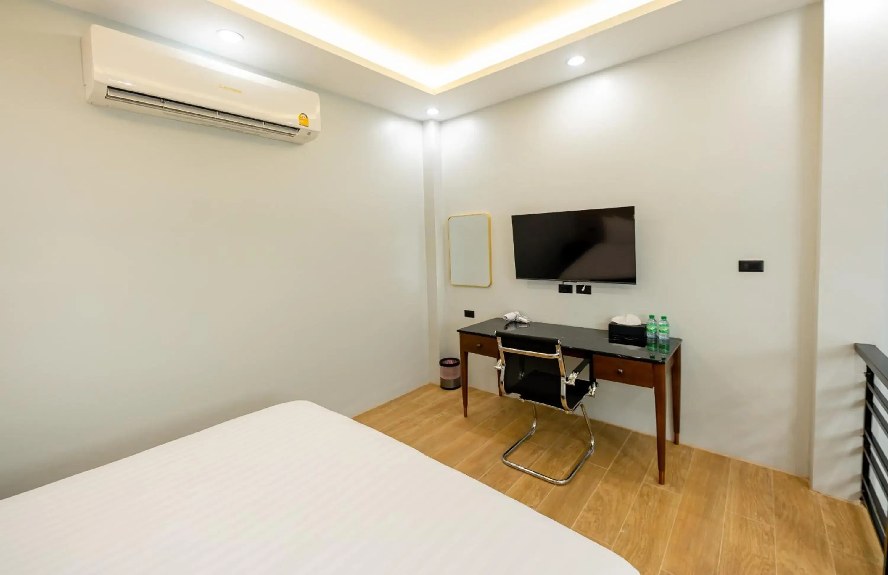 Photo of the whole room, Bed in TOBEDzZ HOTEL Photo of the whole room, Bed in TOBEDzZ HOTEL