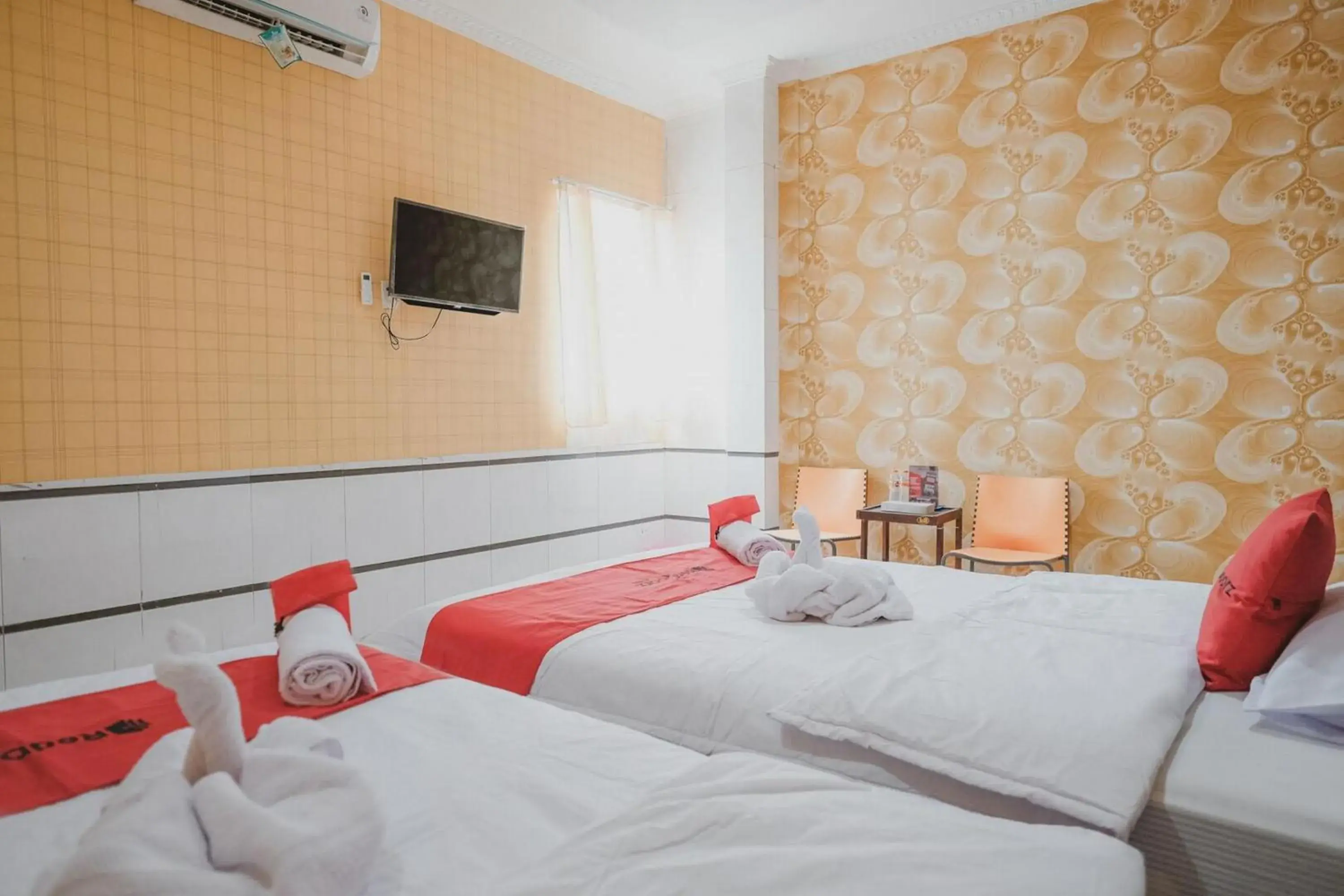 Bedroom, Bed in RedDoorz Plus near Istana Maimun Medan Bedroom, Bed in RedDoorz Plus near Istana Maimun Medan