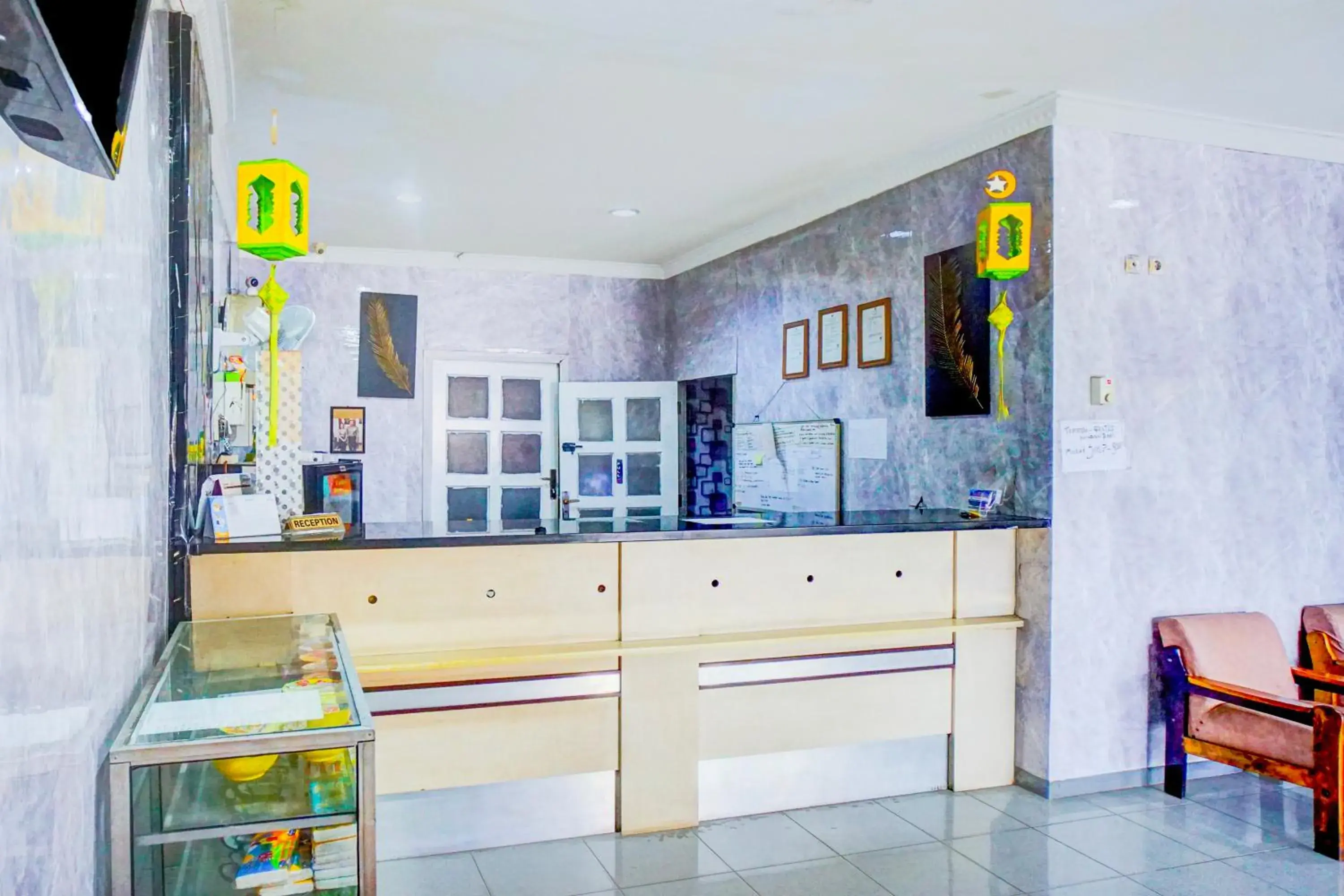 Lobby or reception in Hotel O Asyaffirah Near Masjid Raya Al Mashun SM Raja Medan Lobby or reception in Hotel O Asyaffirah Near Masjid Raya Al Mashun SM Raja Medan