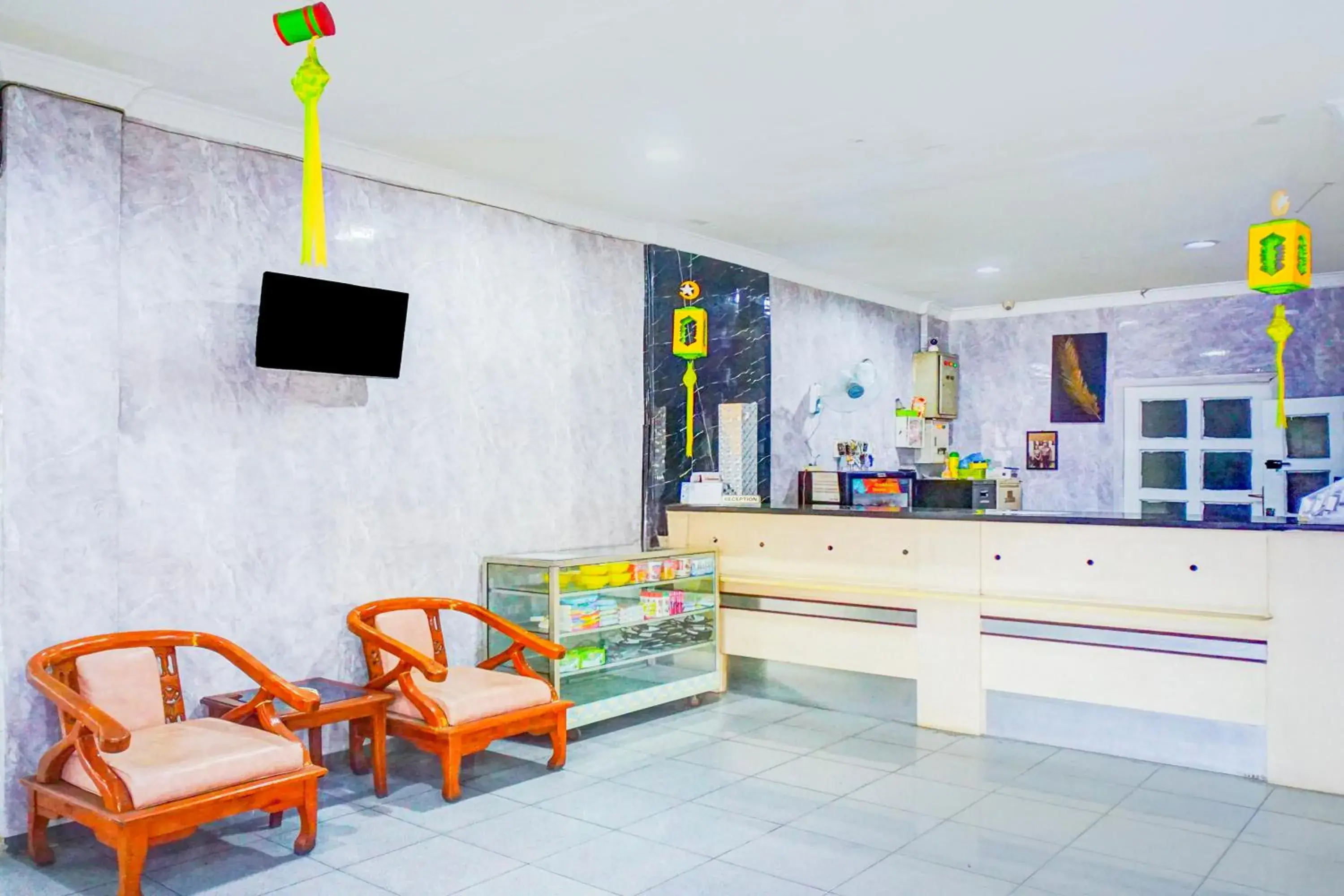 Lobby or reception in Hotel O Asyaffirah Near Masjid Raya Al Mashun SM Raja Medan Lobby or reception in Hotel O Asyaffirah Near Masjid Raya Al Mashun SM Raja Medan