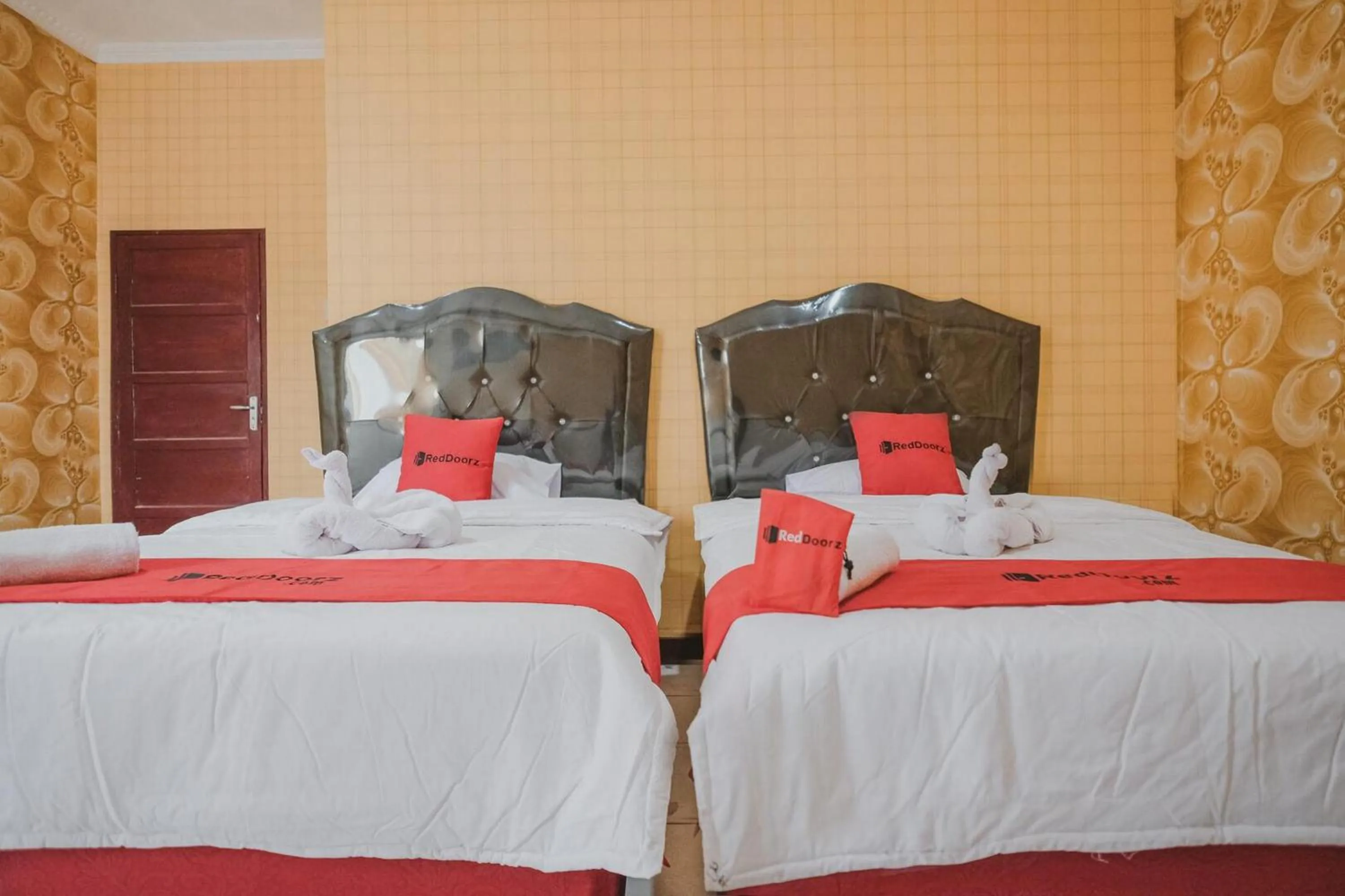 Bedroom, Bed in RedDoorz Plus near Istana Maimun Medan