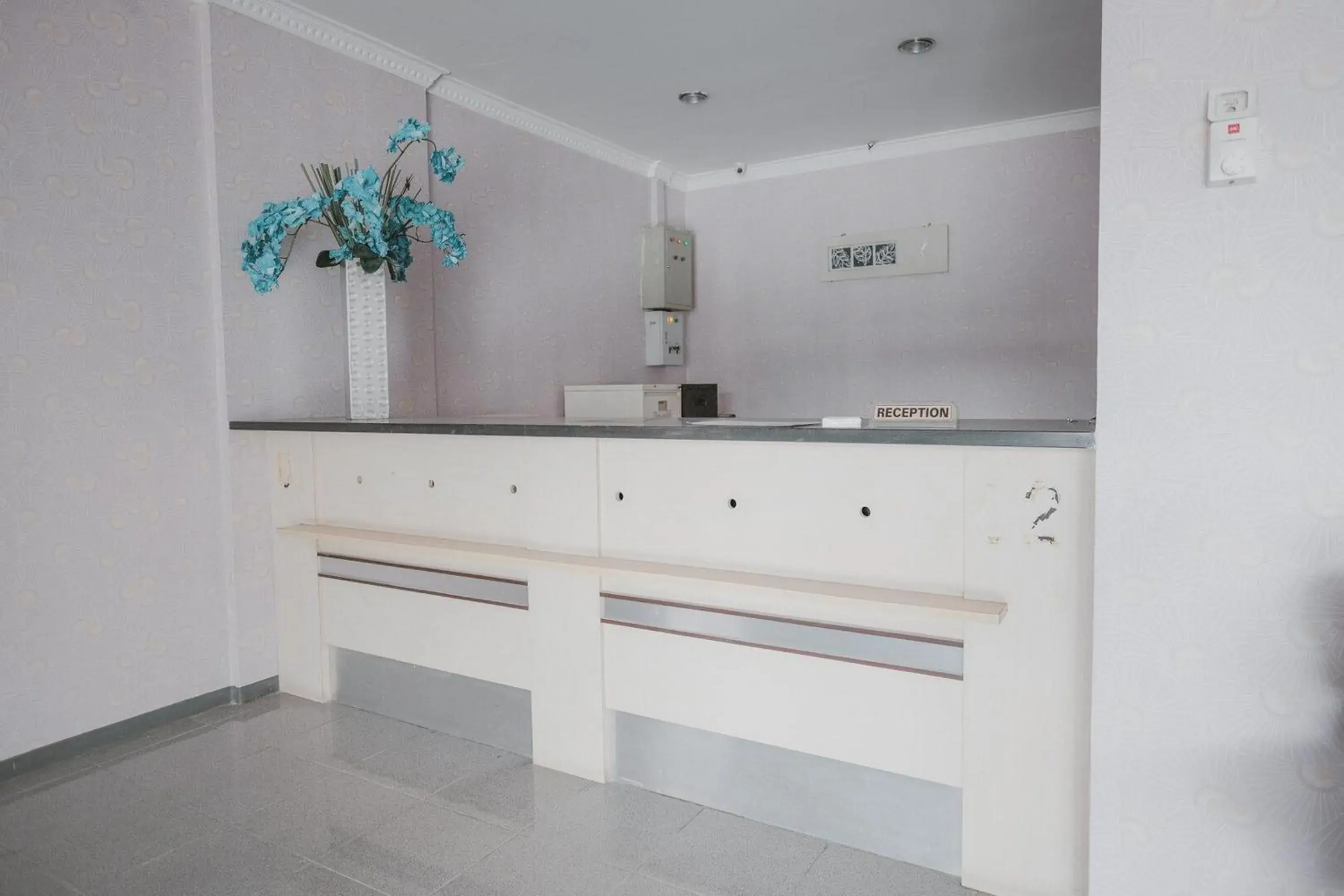 Lobby or reception in RedDoorz Plus near Istana Maimun Medan Lobby or reception in RedDoorz Plus near Istana Maimun Medan