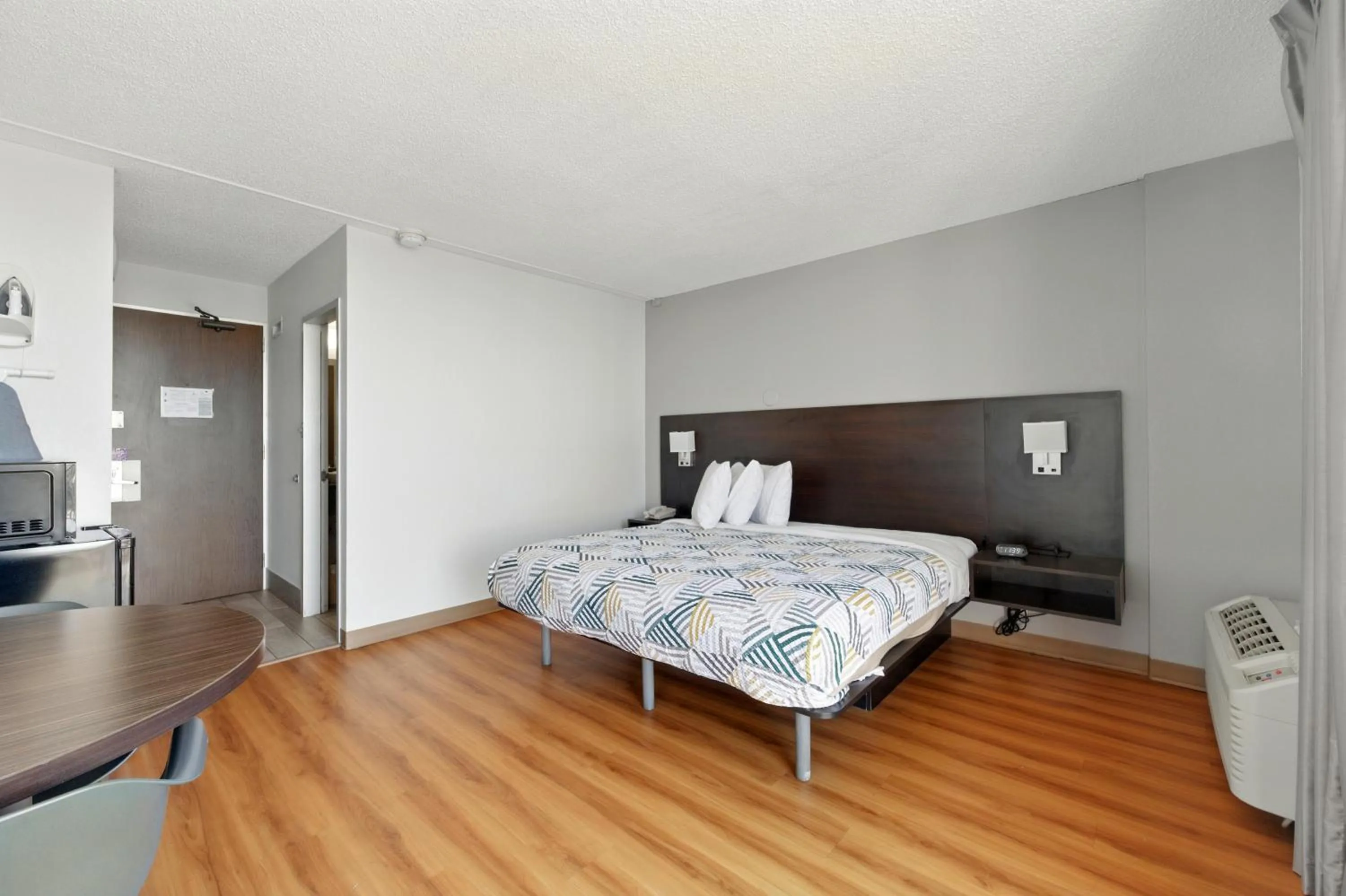 Bed in Motel 6-Atlanta, GA - Atlanta Airport