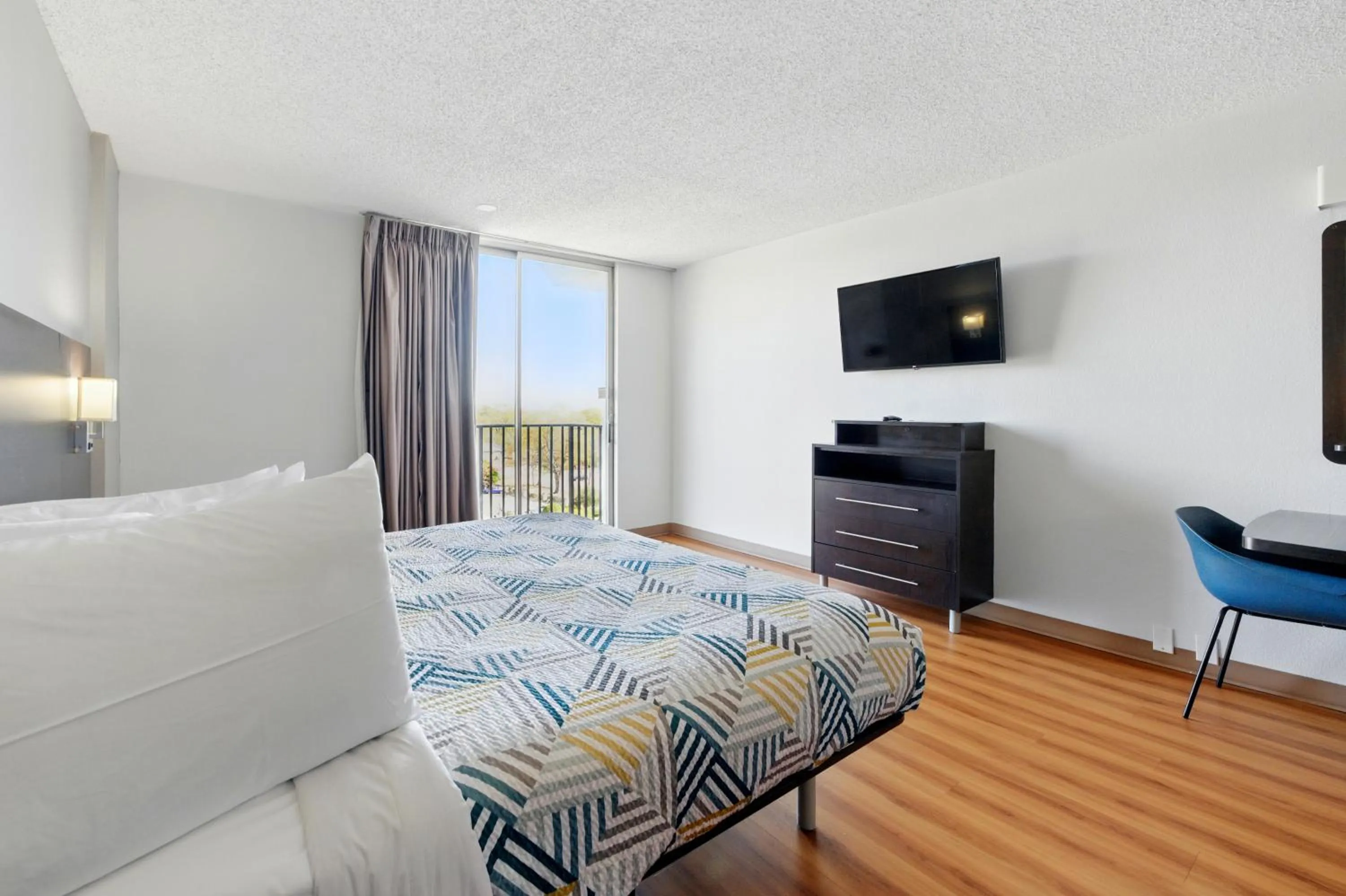 Bed in Motel 6-Atlanta, GA - Atlanta Airport