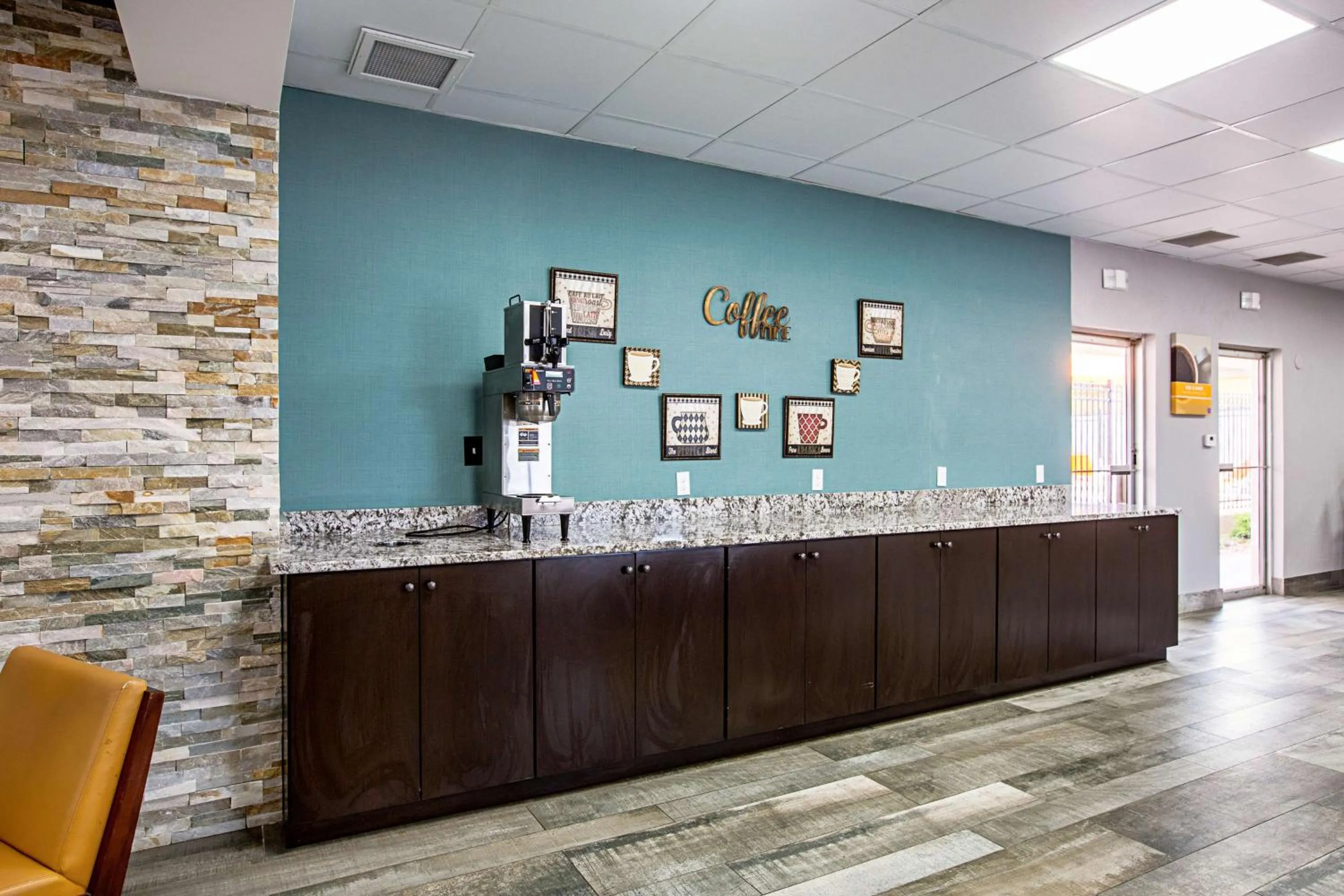 Restaurant/places to eat in Motel 6-Atlanta, GA - Atlanta Airport