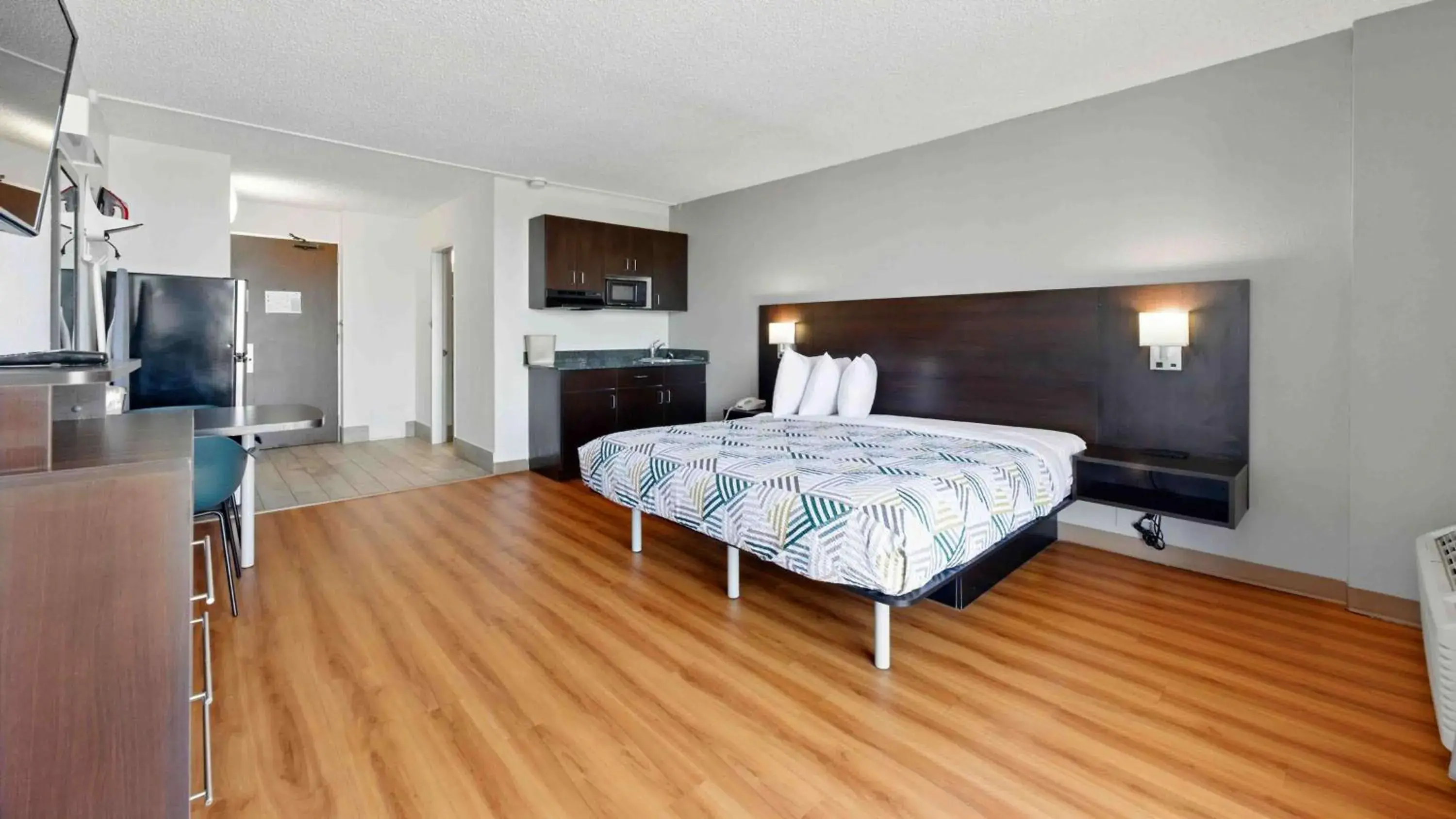 Bedroom, Bed in Motel 6-Atlanta, GA - Atlanta Airport Bedroom, Bed in Motel 6-Atlanta, GA - Atlanta Airport