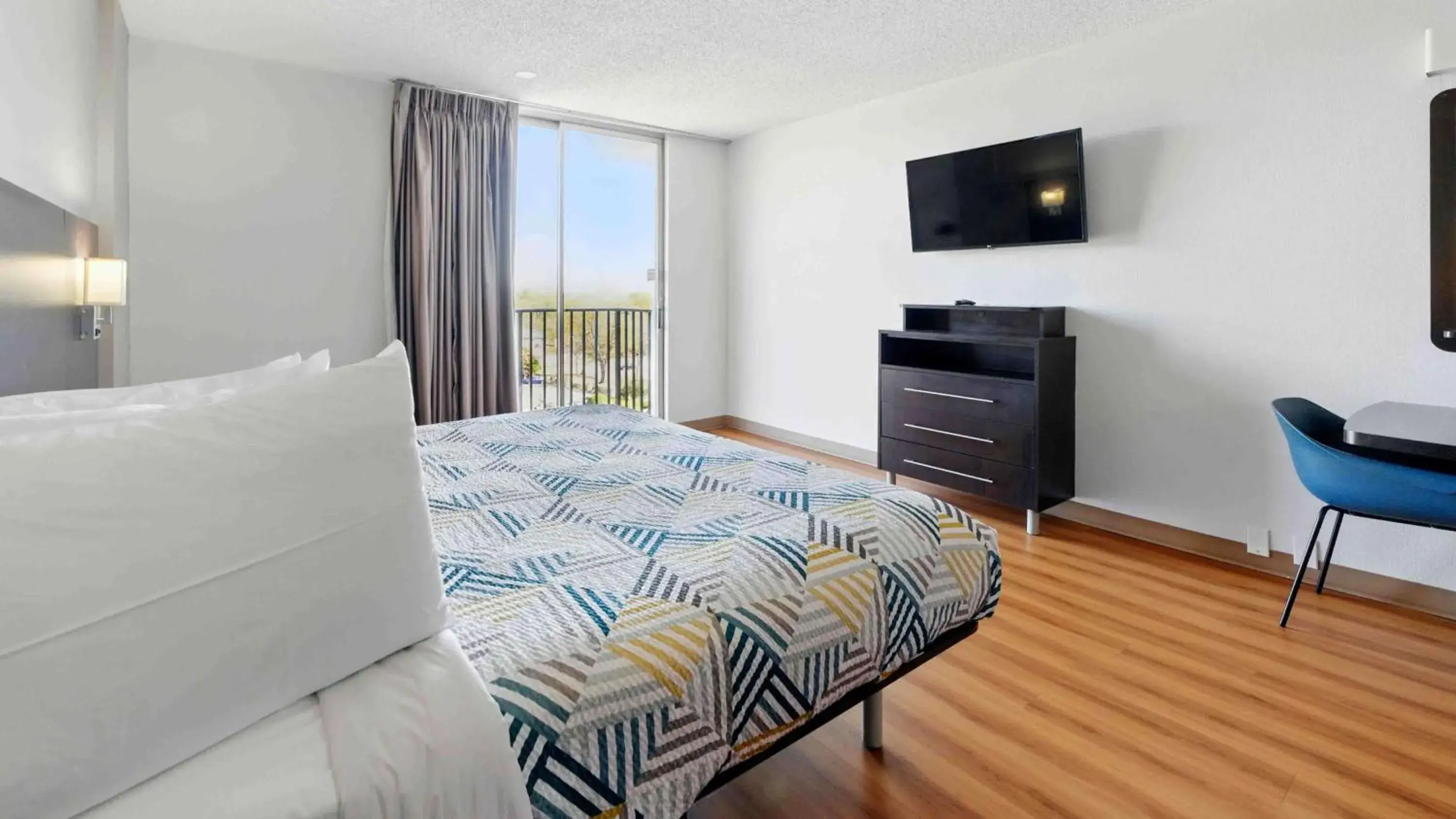 Bedroom, Bed in Motel 6-Atlanta, GA - Atlanta Airport Bedroom, Bed in Motel 6-Atlanta, GA - Atlanta Airport