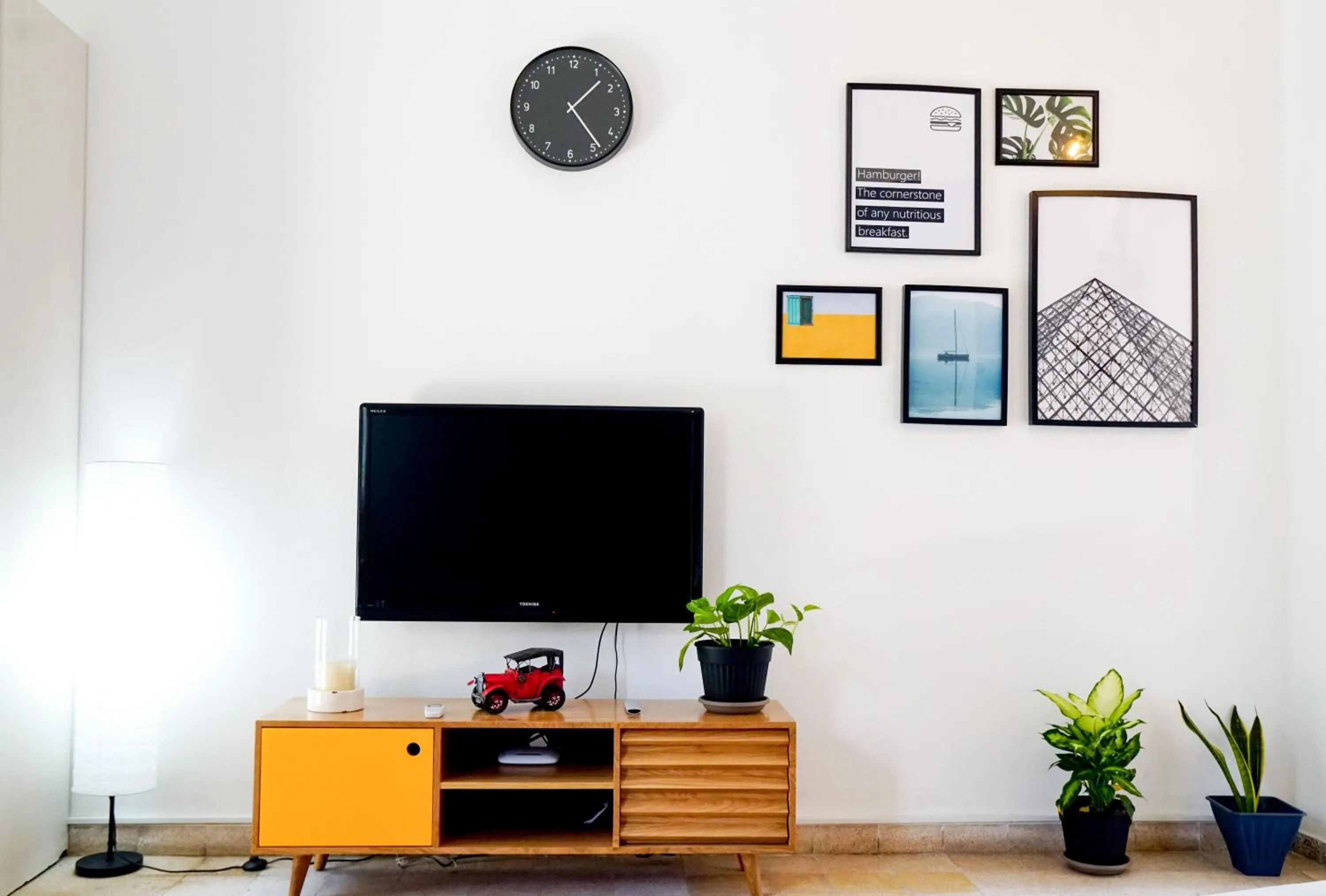 TV and multimedia in Mayer 8 Hotel By Peraia