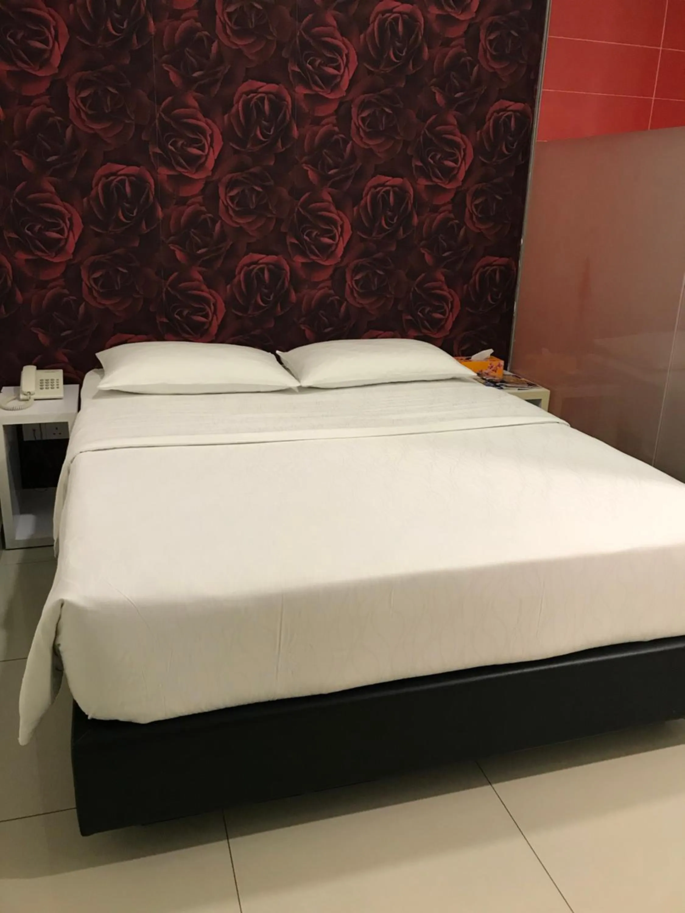 Property building, Bed in GOODY HOTEL