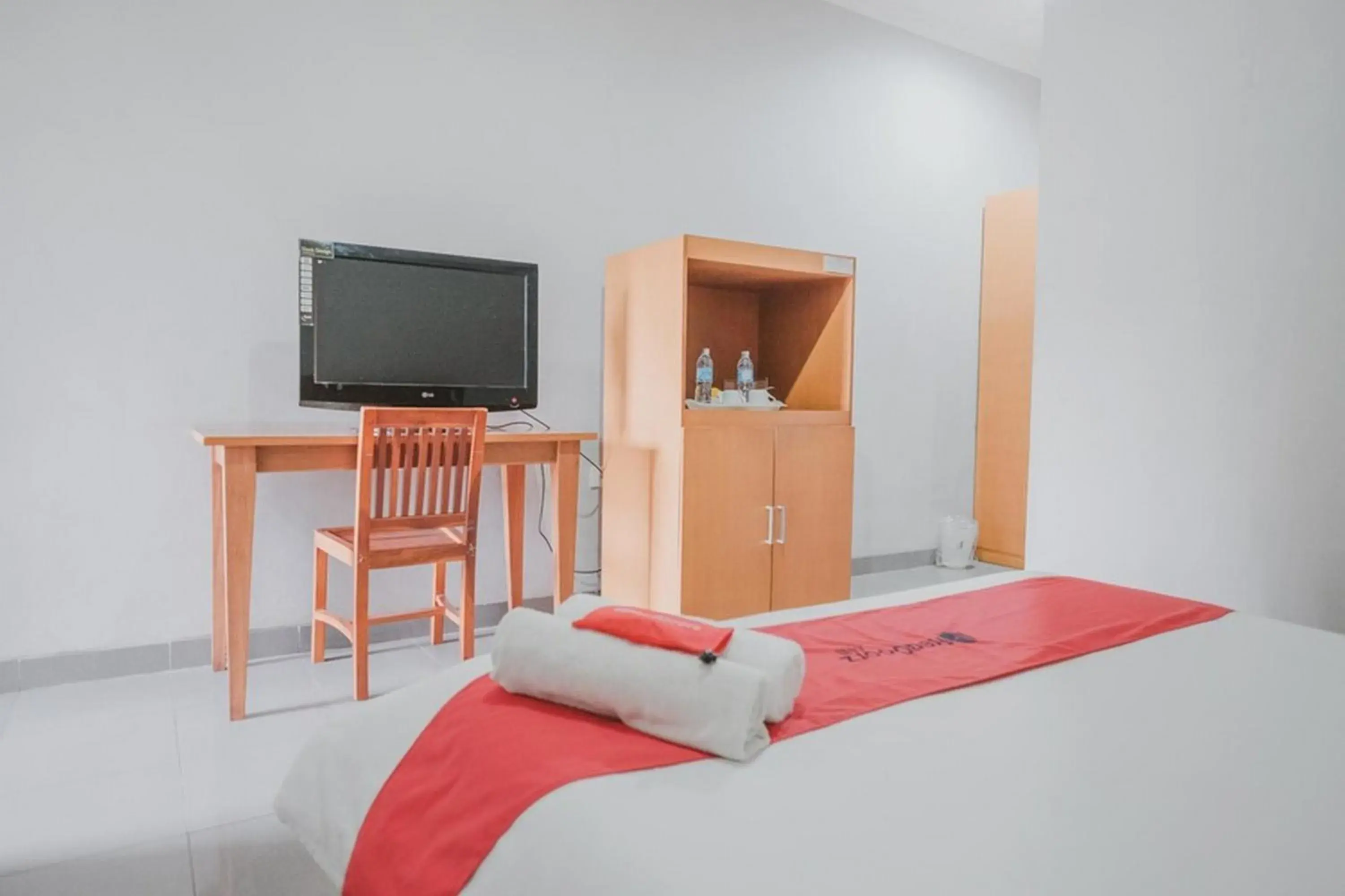 Double Room in RedDoorz Premium @ Jalan Pal 10 Jambi Double Room in RedDoorz Premium @ Jalan Pal 10 Jambi