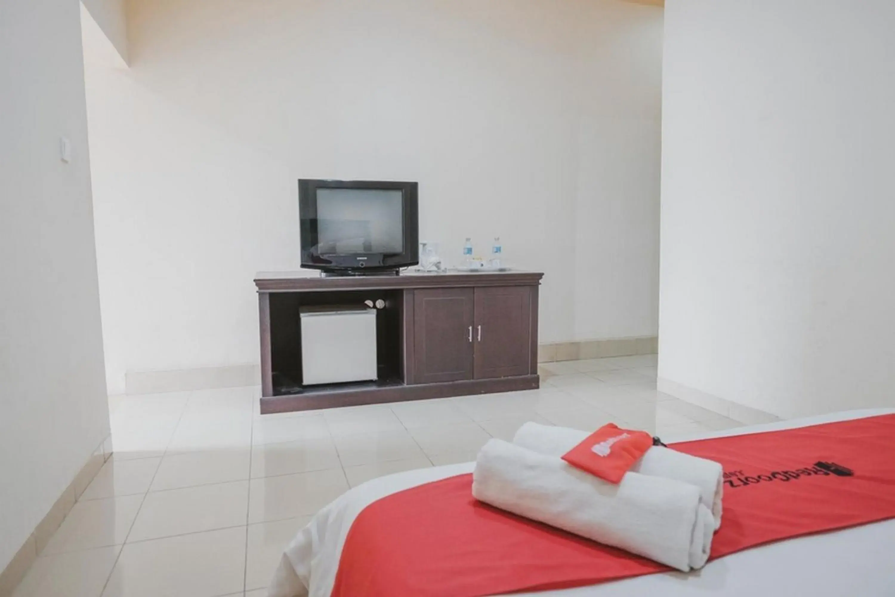 Double Room in RedDoorz Premium @ Jalan Pal 10 Jambi Double Room in RedDoorz Premium @ Jalan Pal 10 Jambi