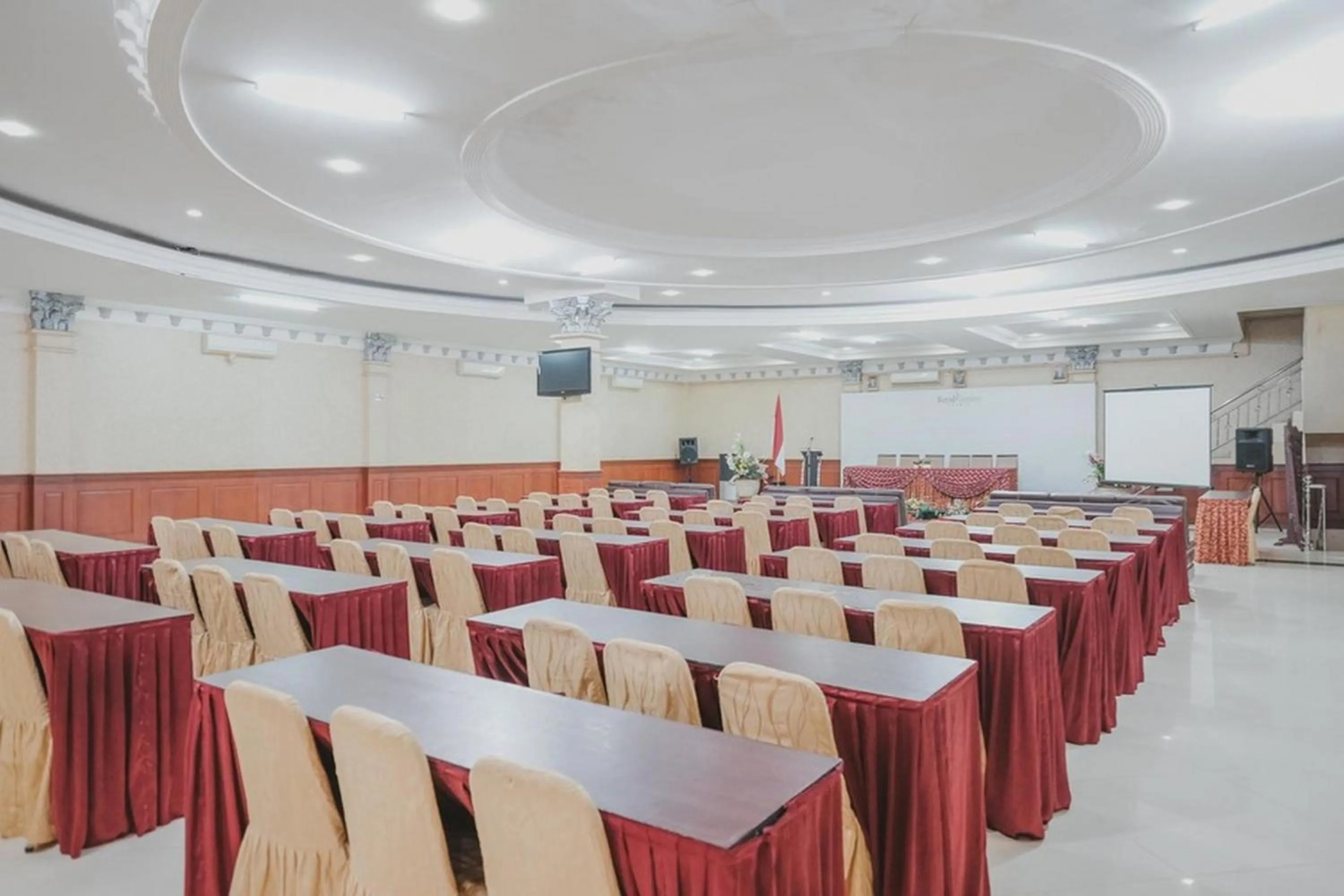 Business facilities in RedDoorz Premium @ Jalan Pal 10 Jambi