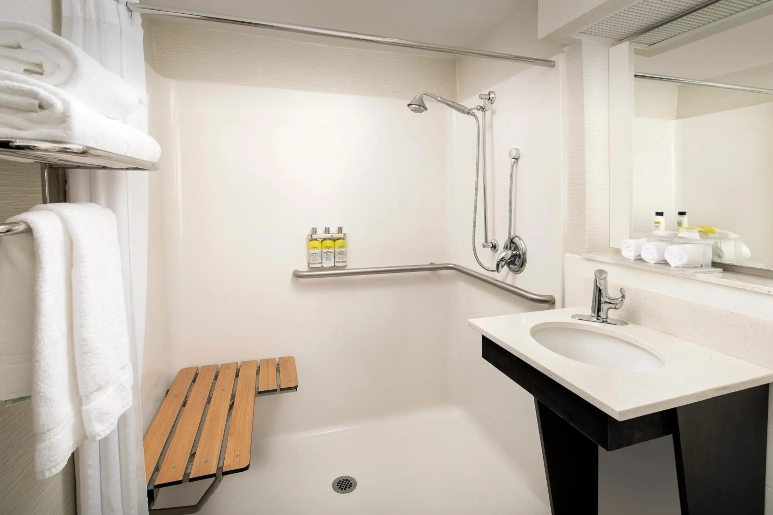 Deluxe King Room with Roll-In Shower - Disability Access in Holiday Inn Express & Suites Annapolis by IHG Deluxe King Room with Roll-In Shower - Disability Access in Holiday Inn Express & Suites Annapolis by IHG
