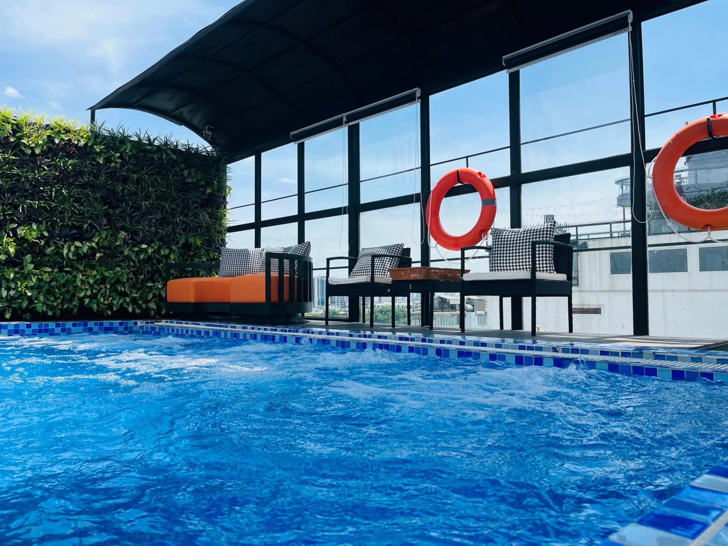 Swimming pool in Shining Central Hotel & Spa