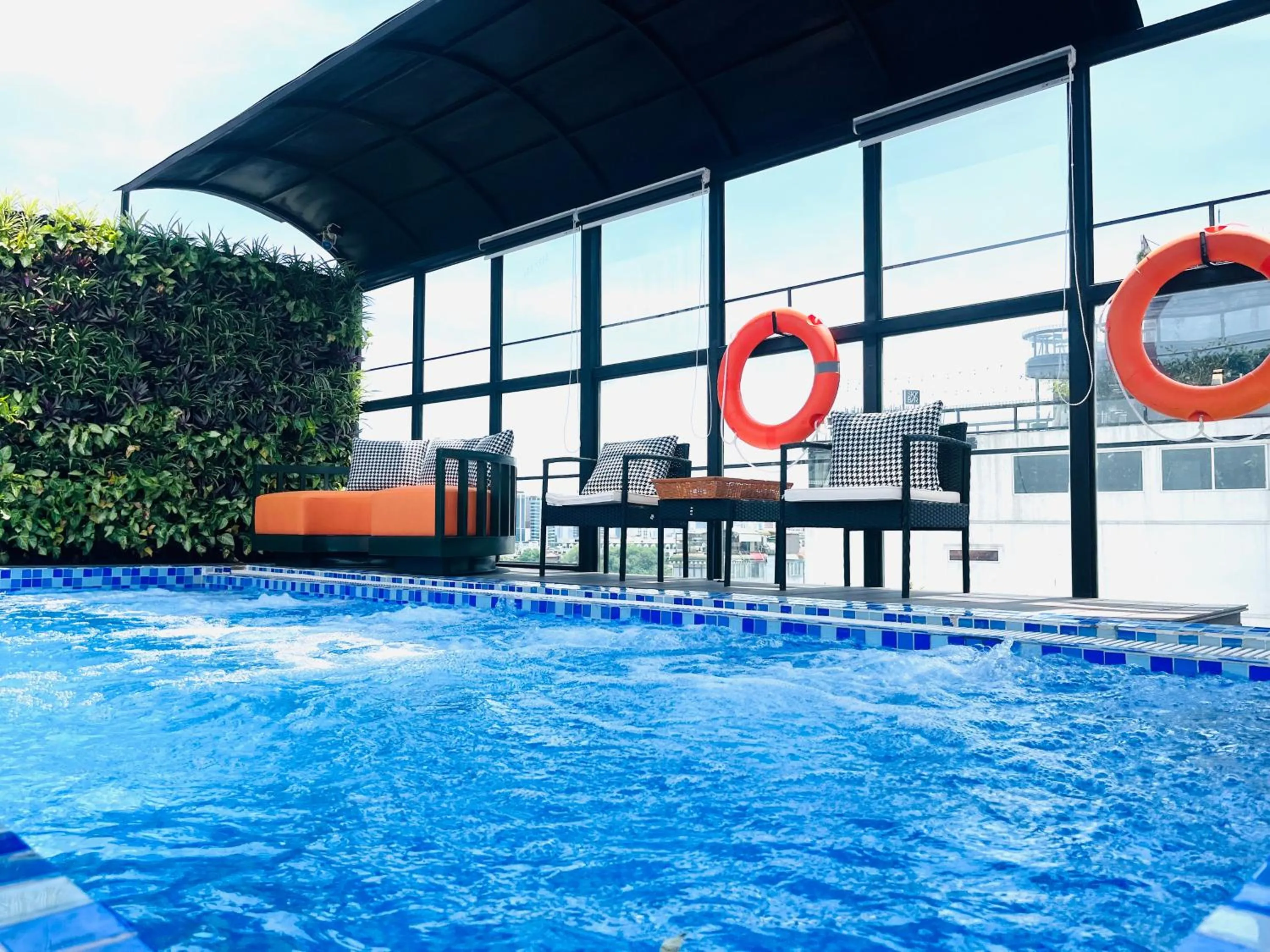 Swimming pool in Shining Central Hotel & Spa