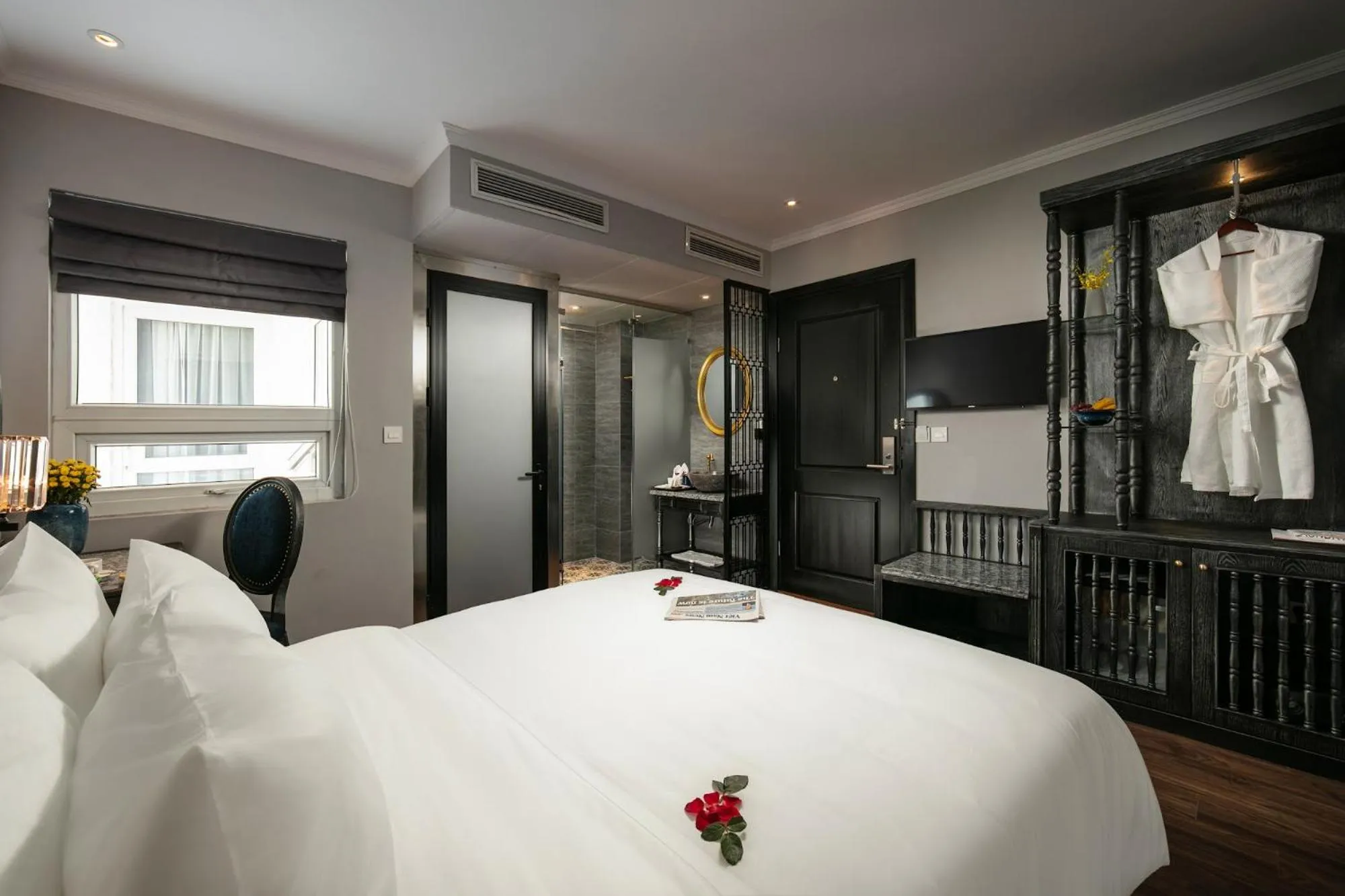 Bedroom, Bed in Shining Central Hotel & Spa