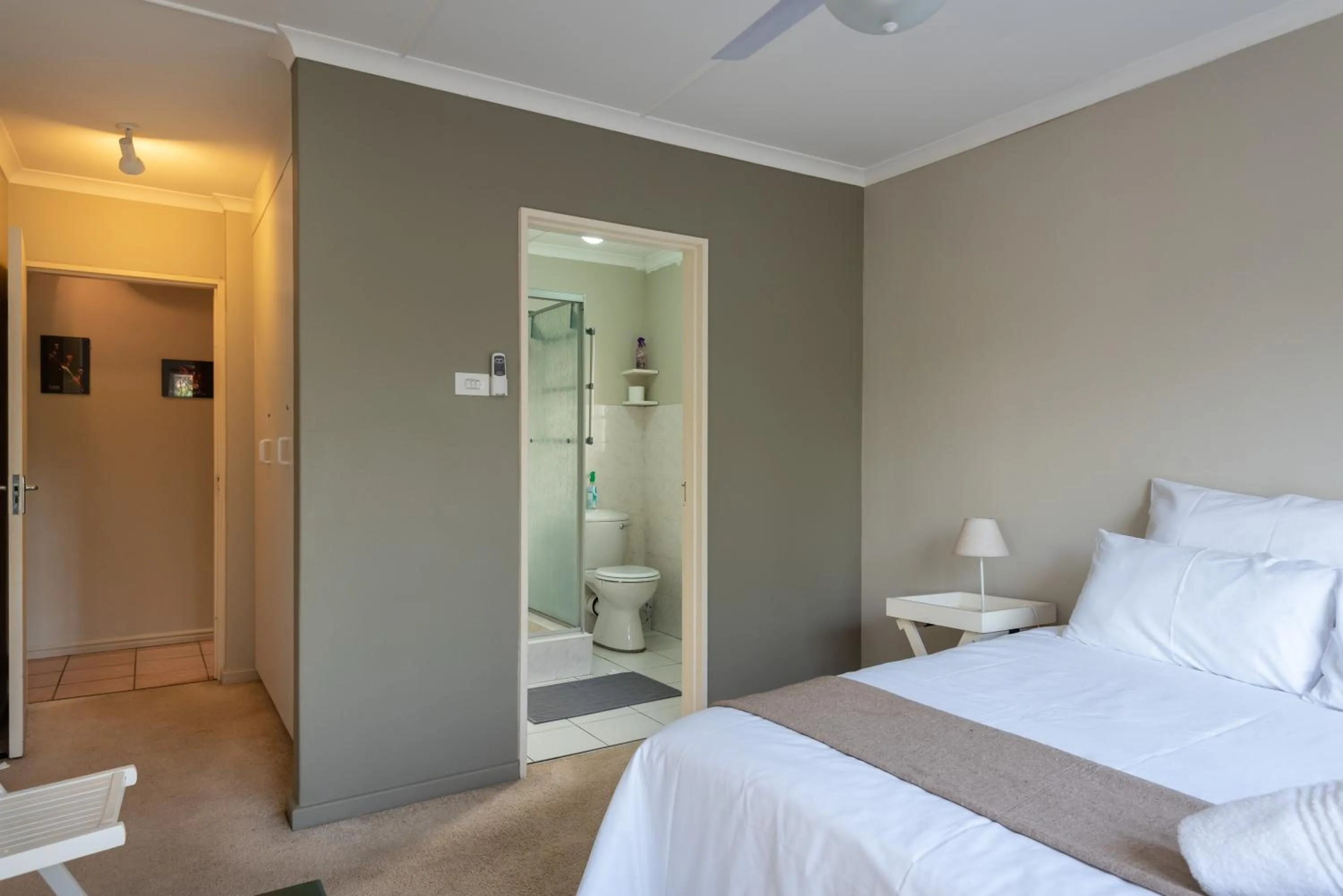 Shower, Bed in Villa Med 28