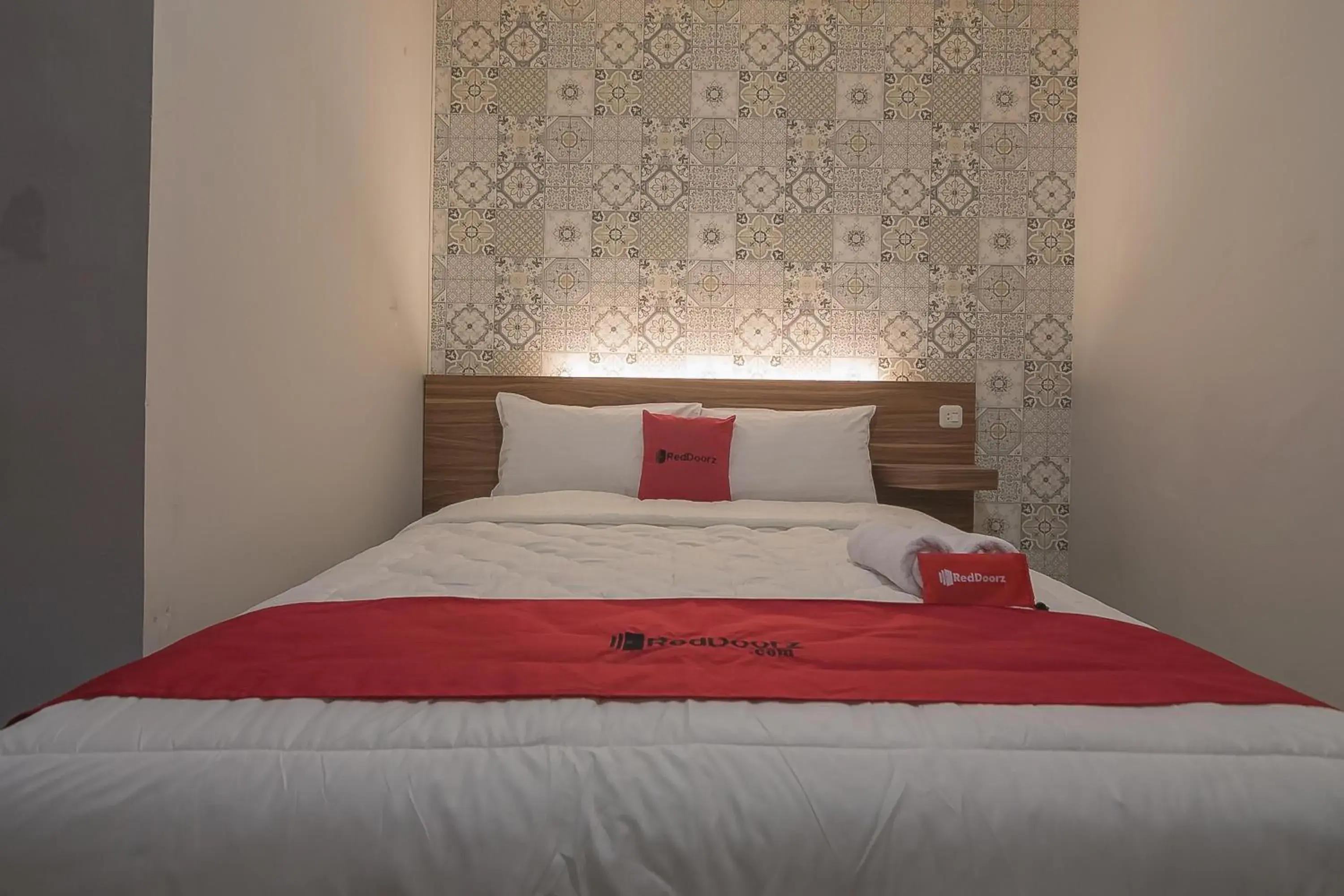 Bedroom, Bed in RedDoorz @ Kiaracondong Bedroom, Bed in RedDoorz @ Kiaracondong