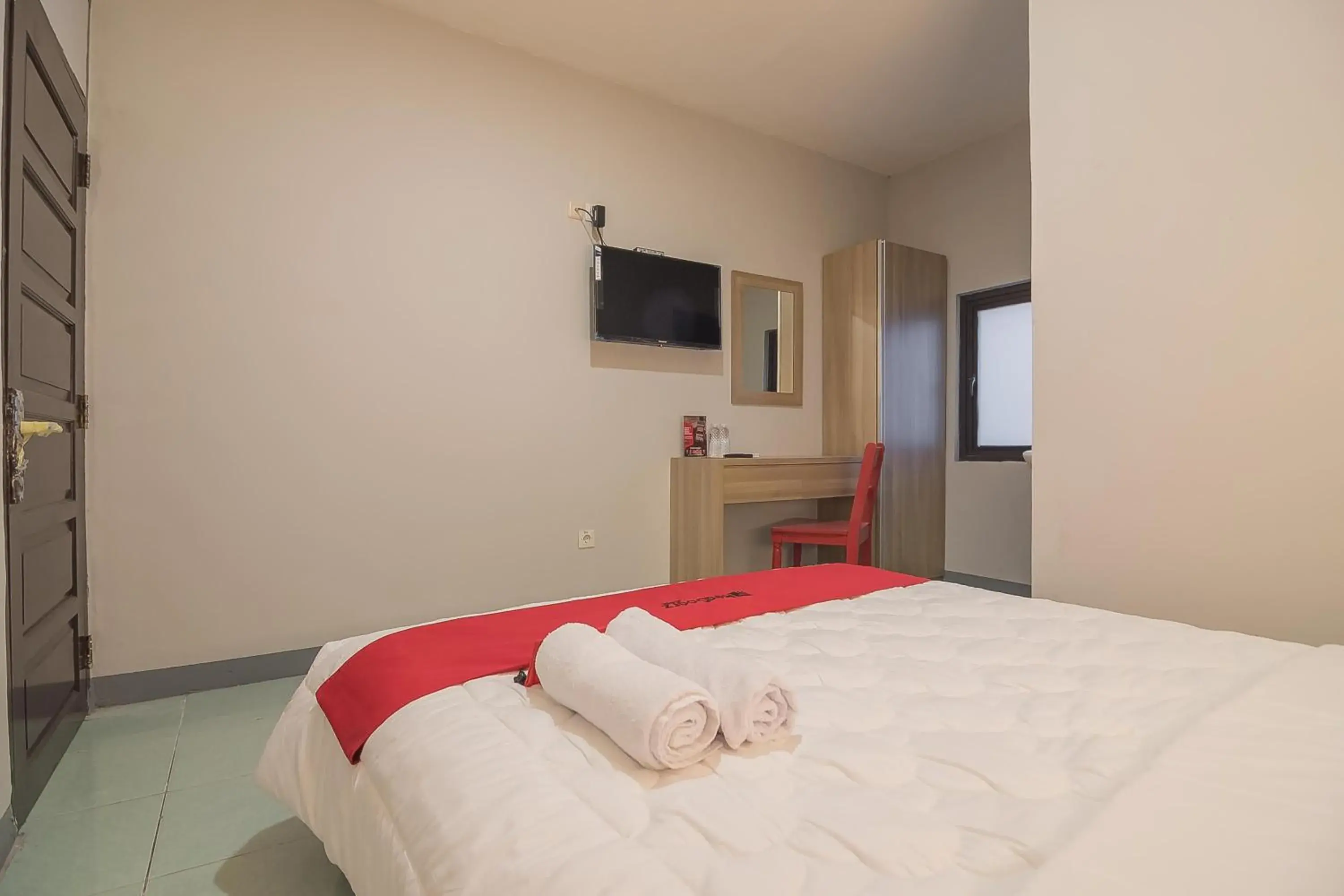 Bed in RedDoorz @ Kiaracondong Bed in RedDoorz @ Kiaracondong