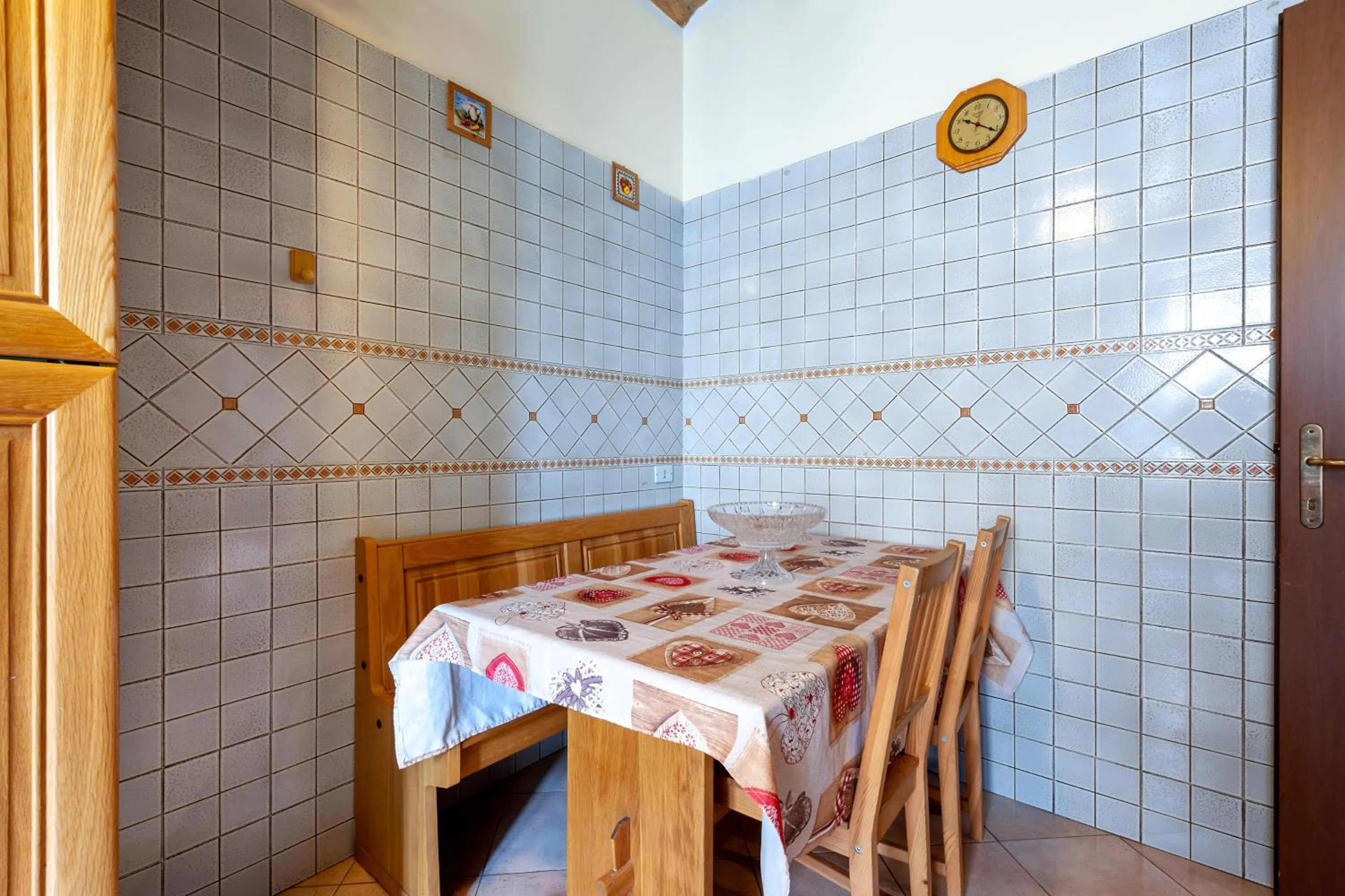 Communal kitchen in Turra B&B