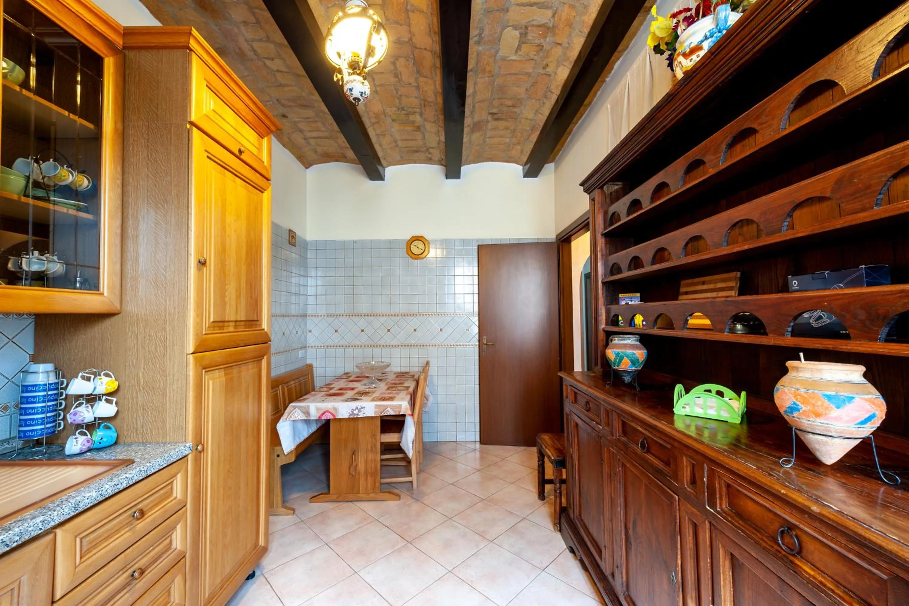 Communal kitchen in Turra B&B