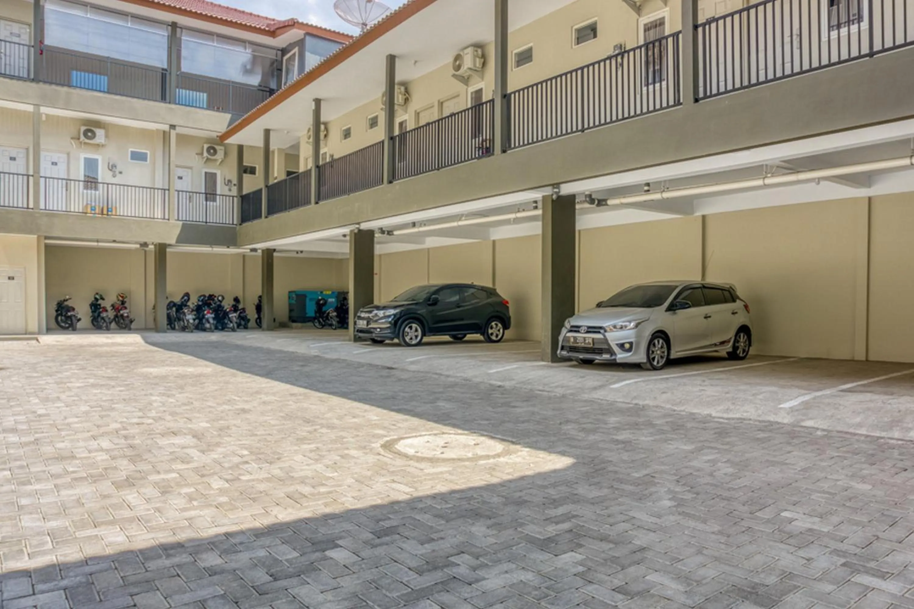 Facade/entrance in RedDoorz @ Plemburan Jakal 2