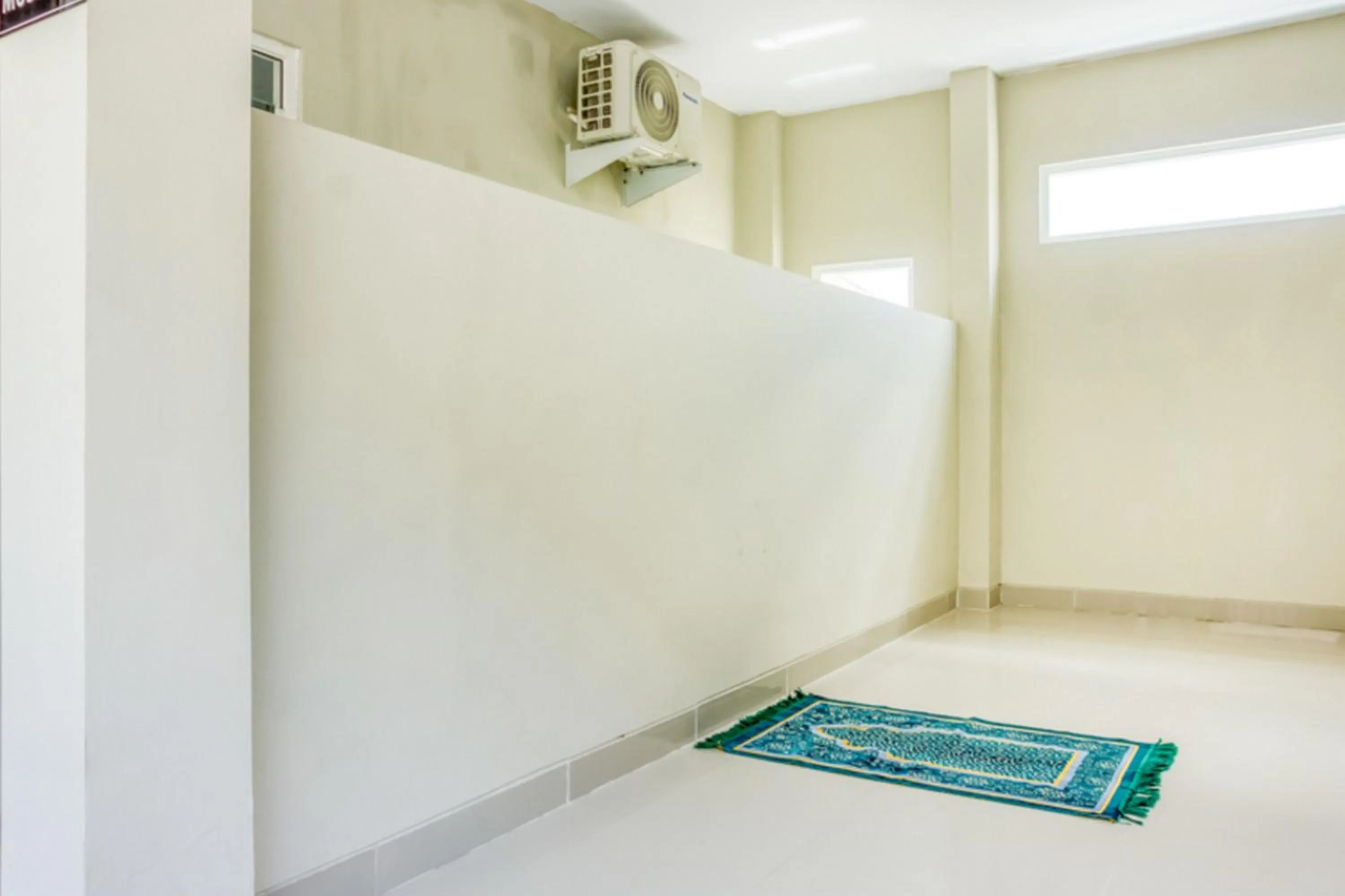 Bathroom in RedDoorz @ Plemburan Jakal 2