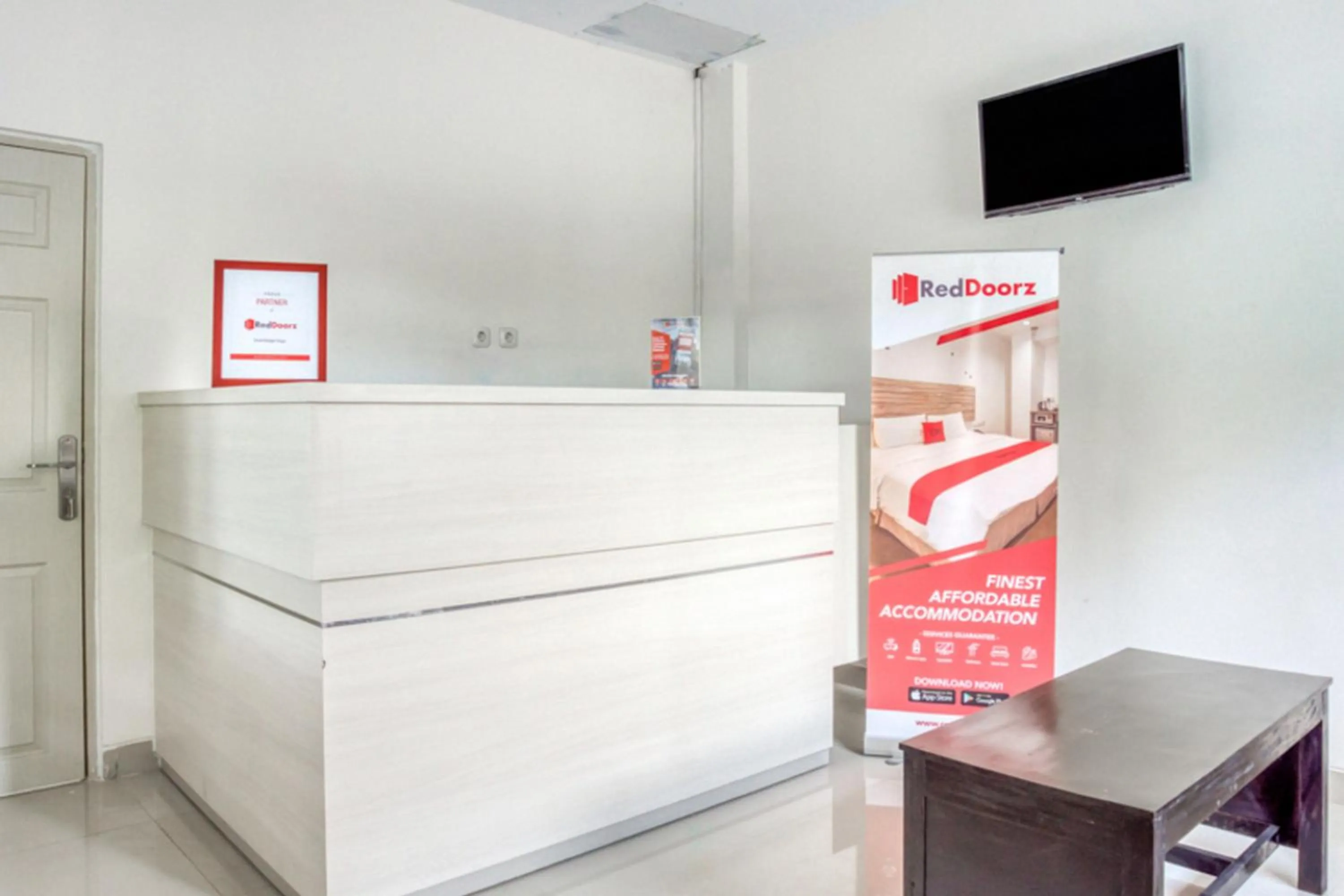 Lobby or reception in RedDoorz @ Plemburan Jakal 2