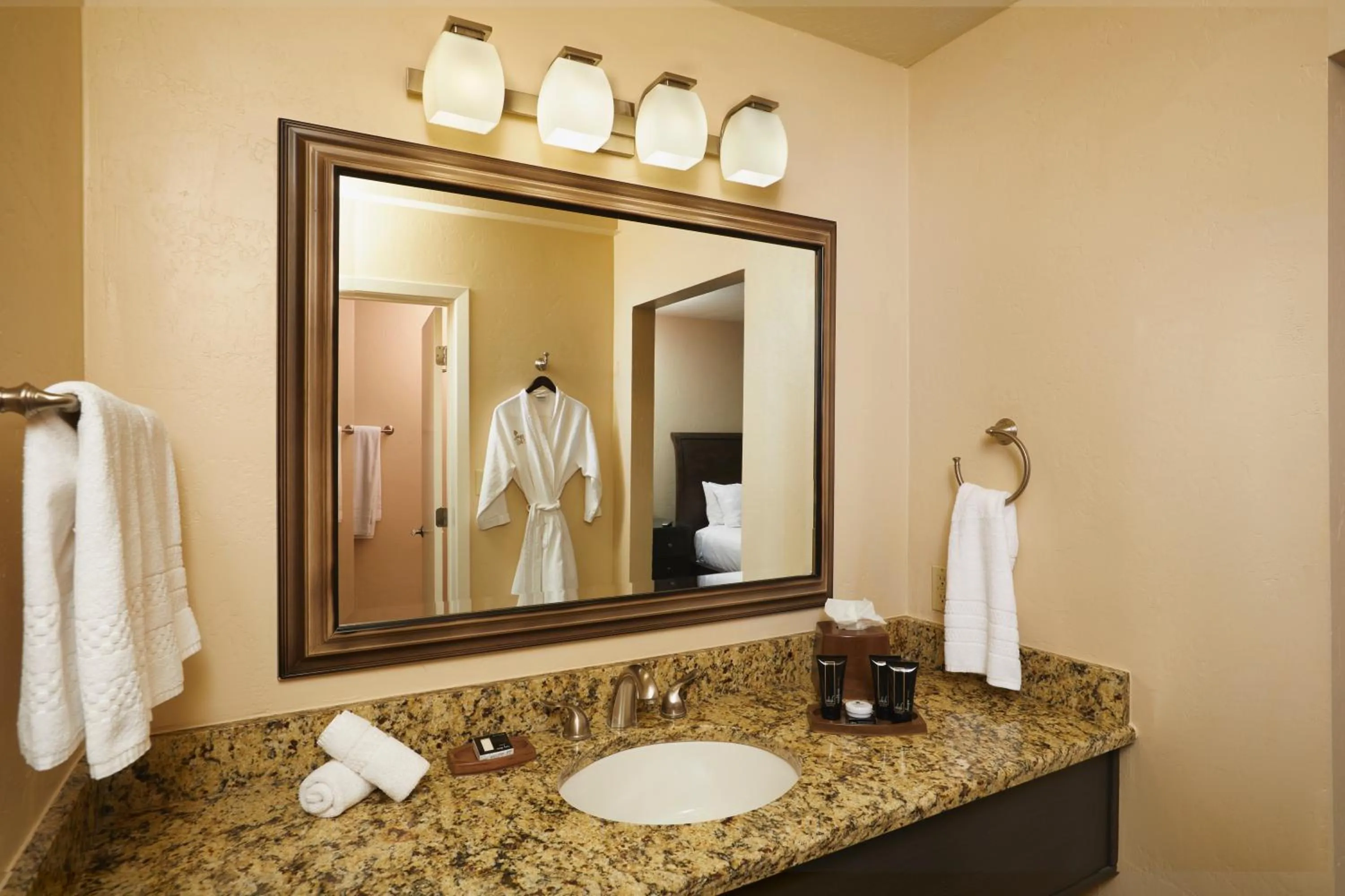 Valley Patio King Villa with Pool View in Kimpton Miralina coming soon - Scottsdale Plaza Resort