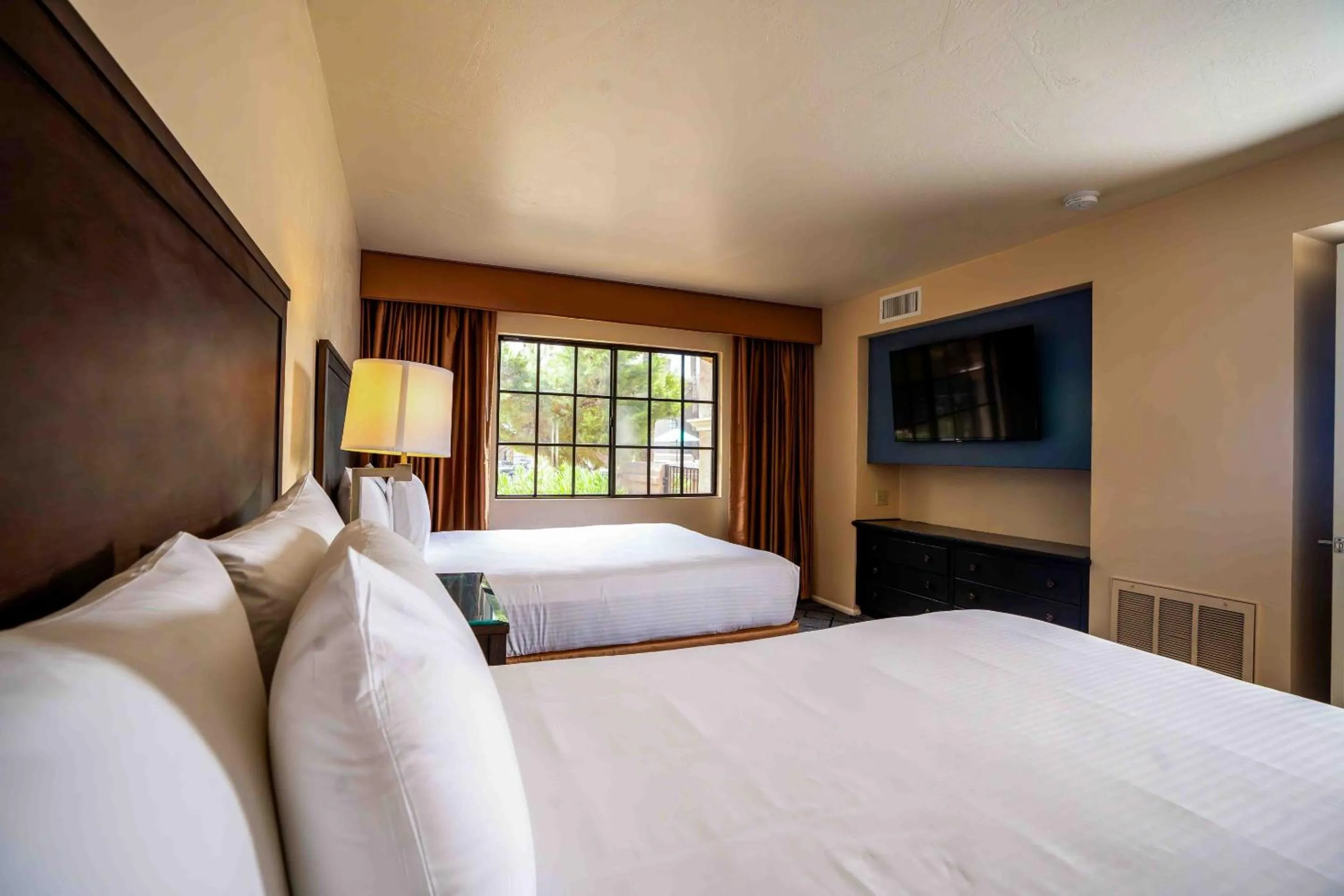 Photo of the whole room, Bed in Kimpton Miralina coming soon - Scottsdale Plaza Resort