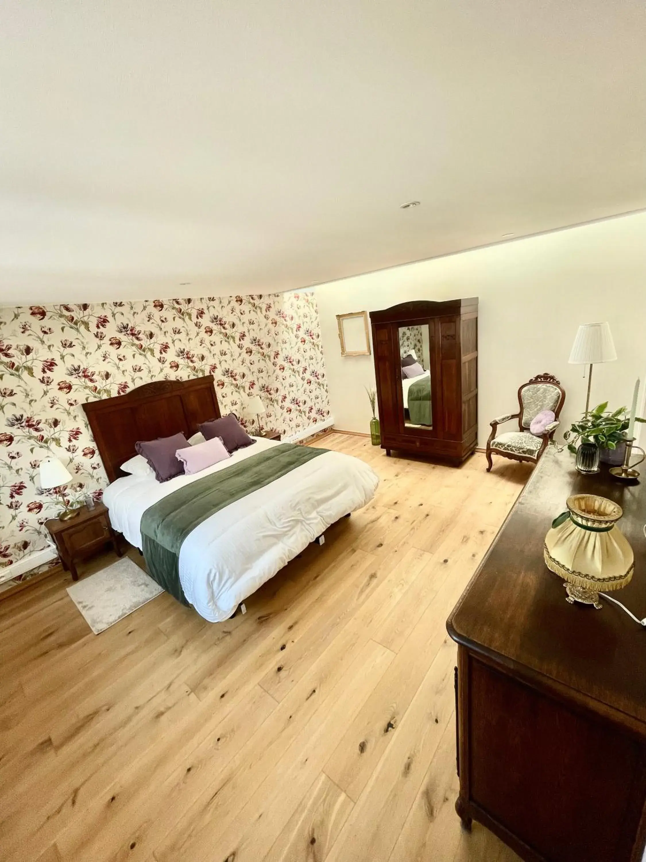 Three-Bedroom House in LES 7 MEUSES - Restaurant & Hébergements HÔTELIERS - INSOLITES - WELLNESS - GÎTES Three-Bedroom House in LES 7 MEUSES - Restaurant & Hébergements HÔTELIERS - INSOLITES - WELLNESS - GÎTES