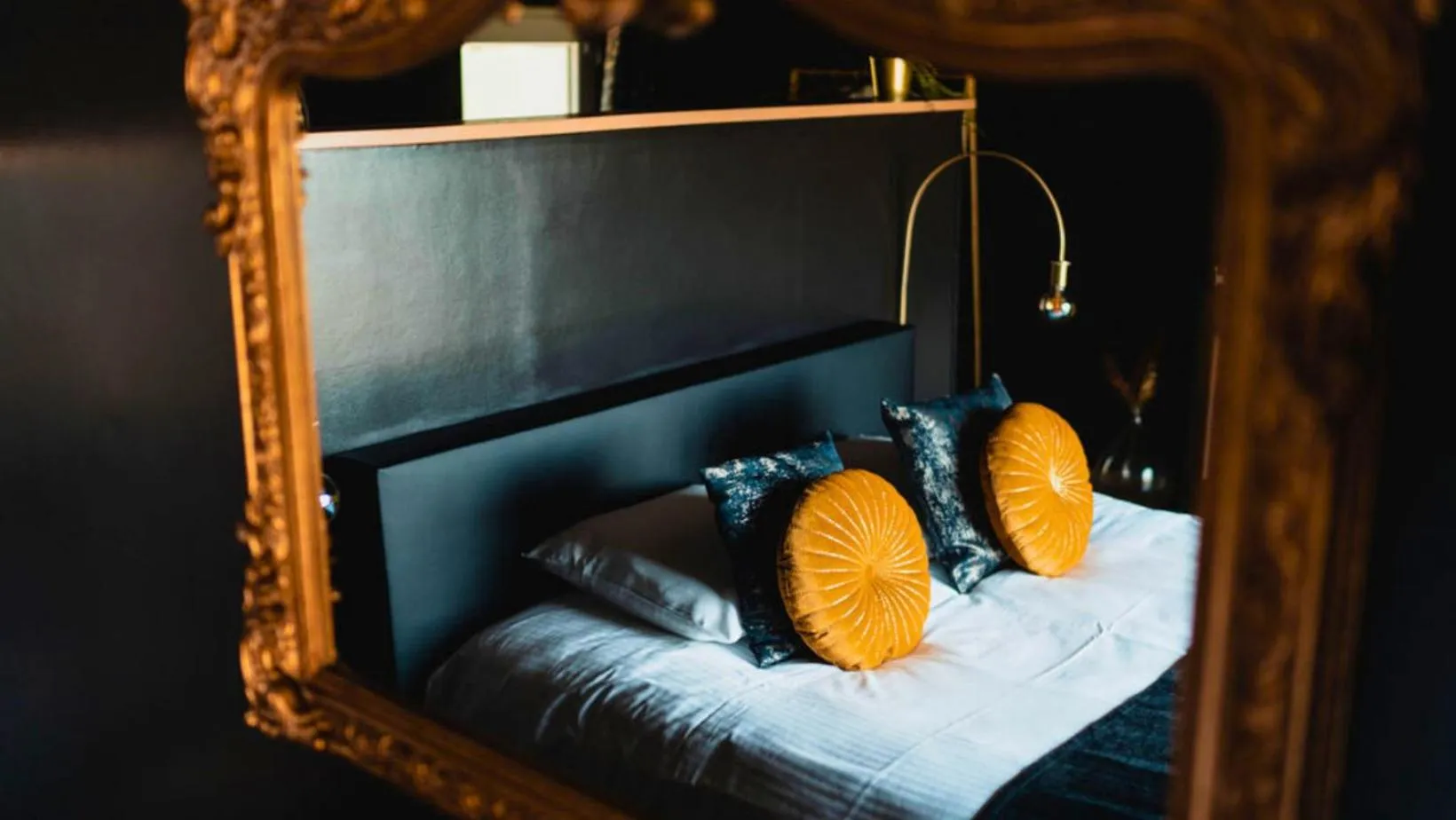 Bed in LES 7 MEUSES - Restaurant & Hébergements HÔTELIERS - INSOLITES - WELLNESS - GÎTES