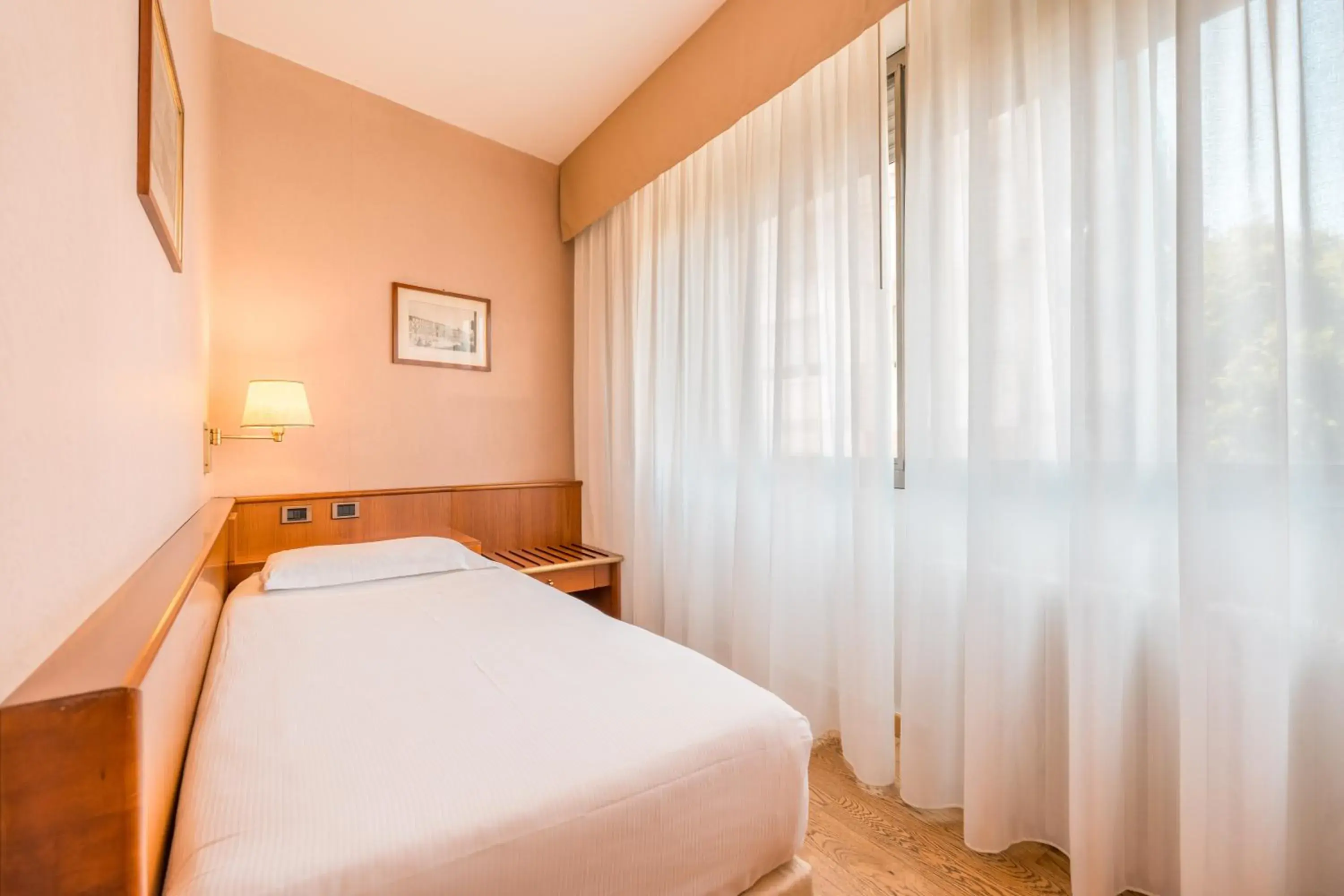 Photo of the whole room, Bed in Crystal Hotel Varese Photo of the whole room, Bed in Crystal Hotel Varese