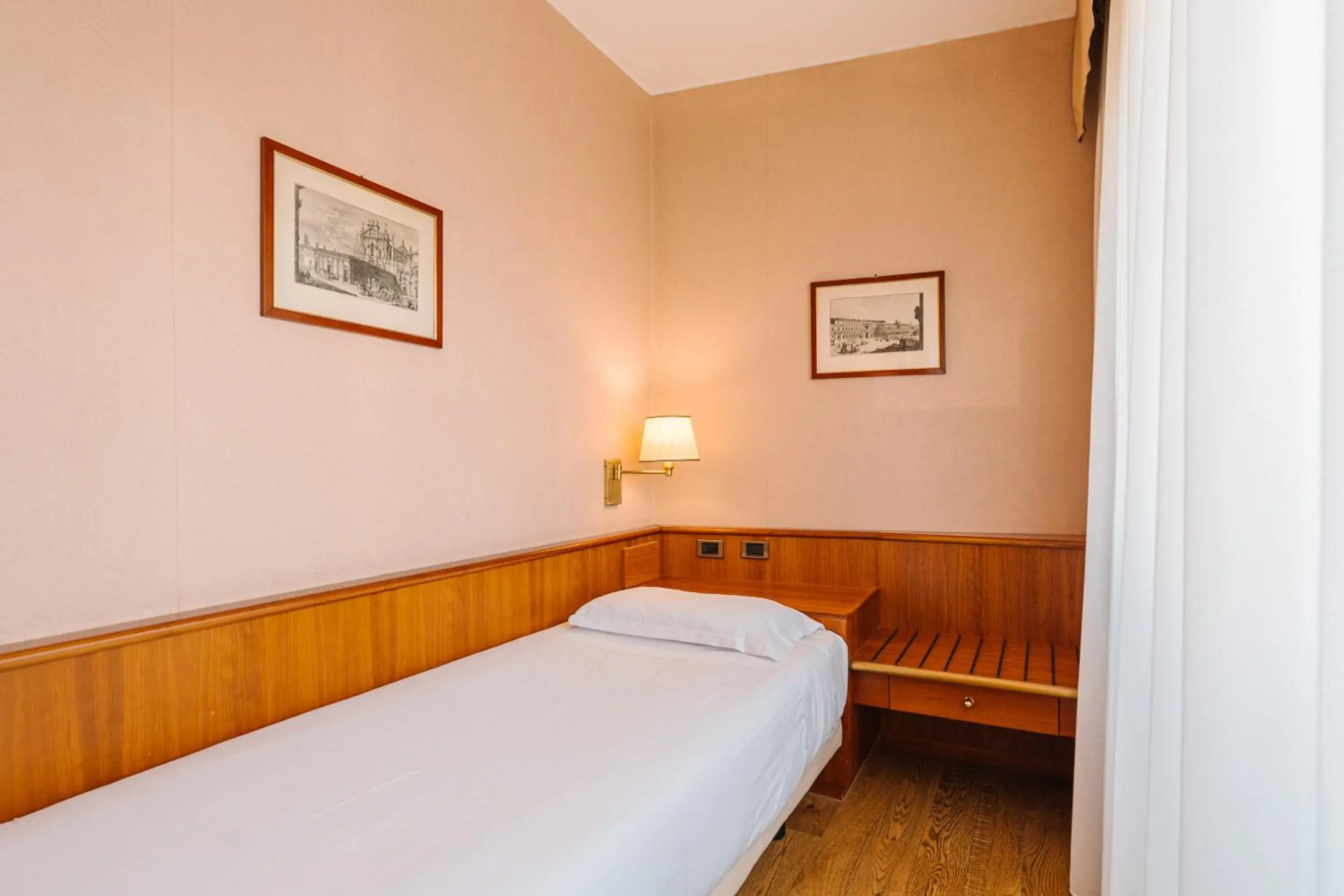 Bed in Crystal Hotel Varese Bed in Crystal Hotel Varese