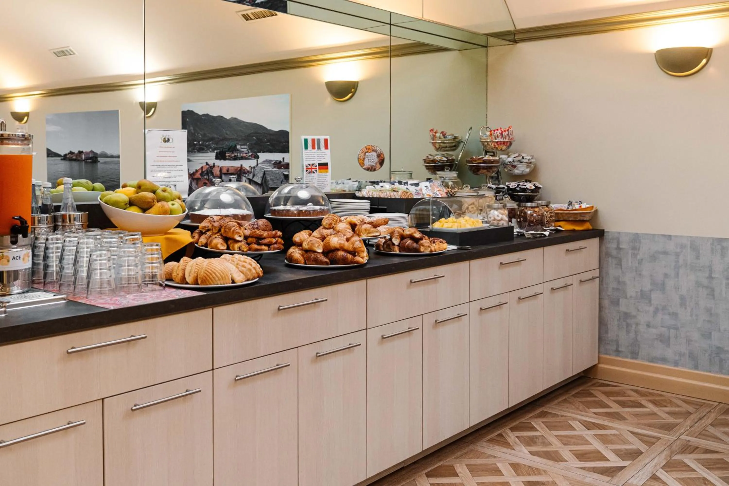 Food in Crystal Hotel Varese