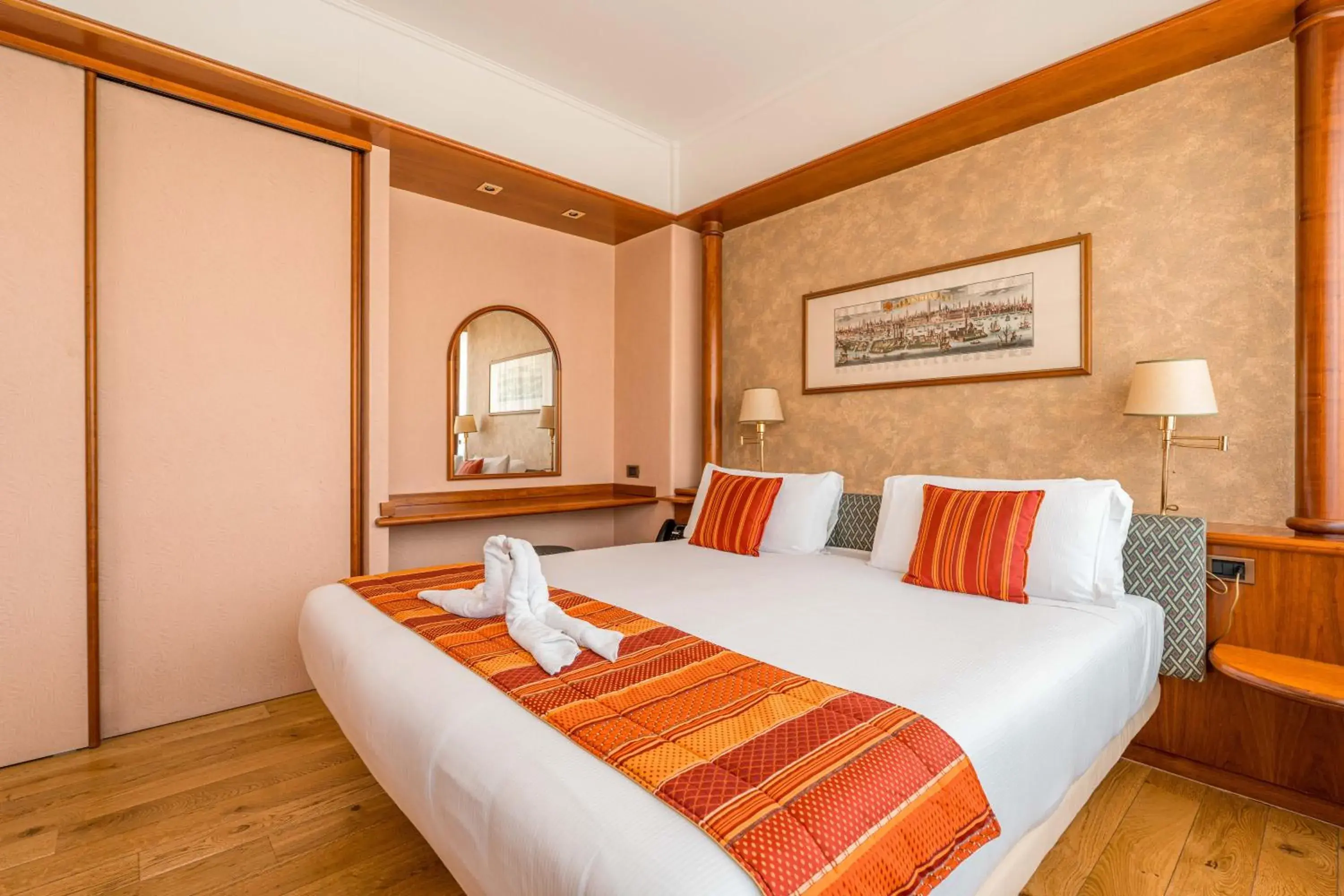 Photo of the whole room, Bed in Crystal Hotel Varese Photo of the whole room, Bed in Crystal Hotel Varese