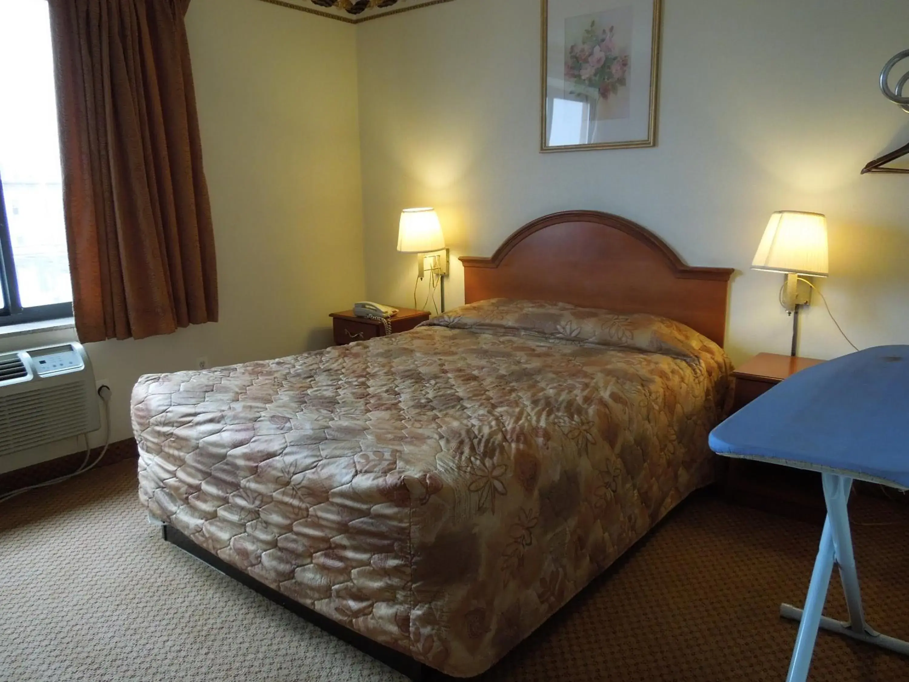 Queen Room - single occupancy - Non-Smoking in Red Carpet Inn Brooklyn Queen Room - single occupancy - Non-Smoking in Red Carpet Inn Brooklyn