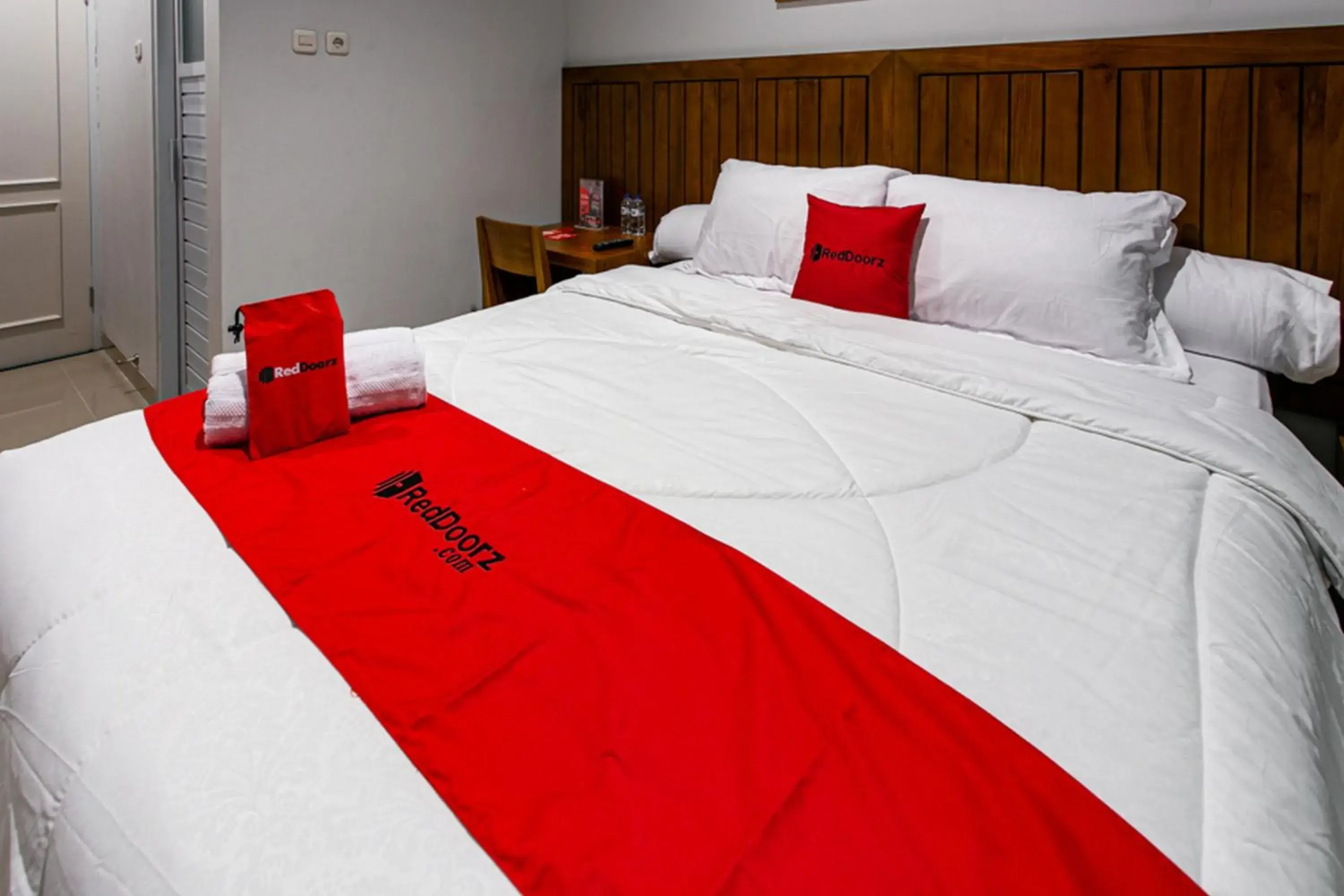 Bedroom, Bed in RedDoorz near Universitas Muhammadiyah Yogyakarta Bedroom, Bed in RedDoorz near Universitas Muhammadiyah Yogyakarta