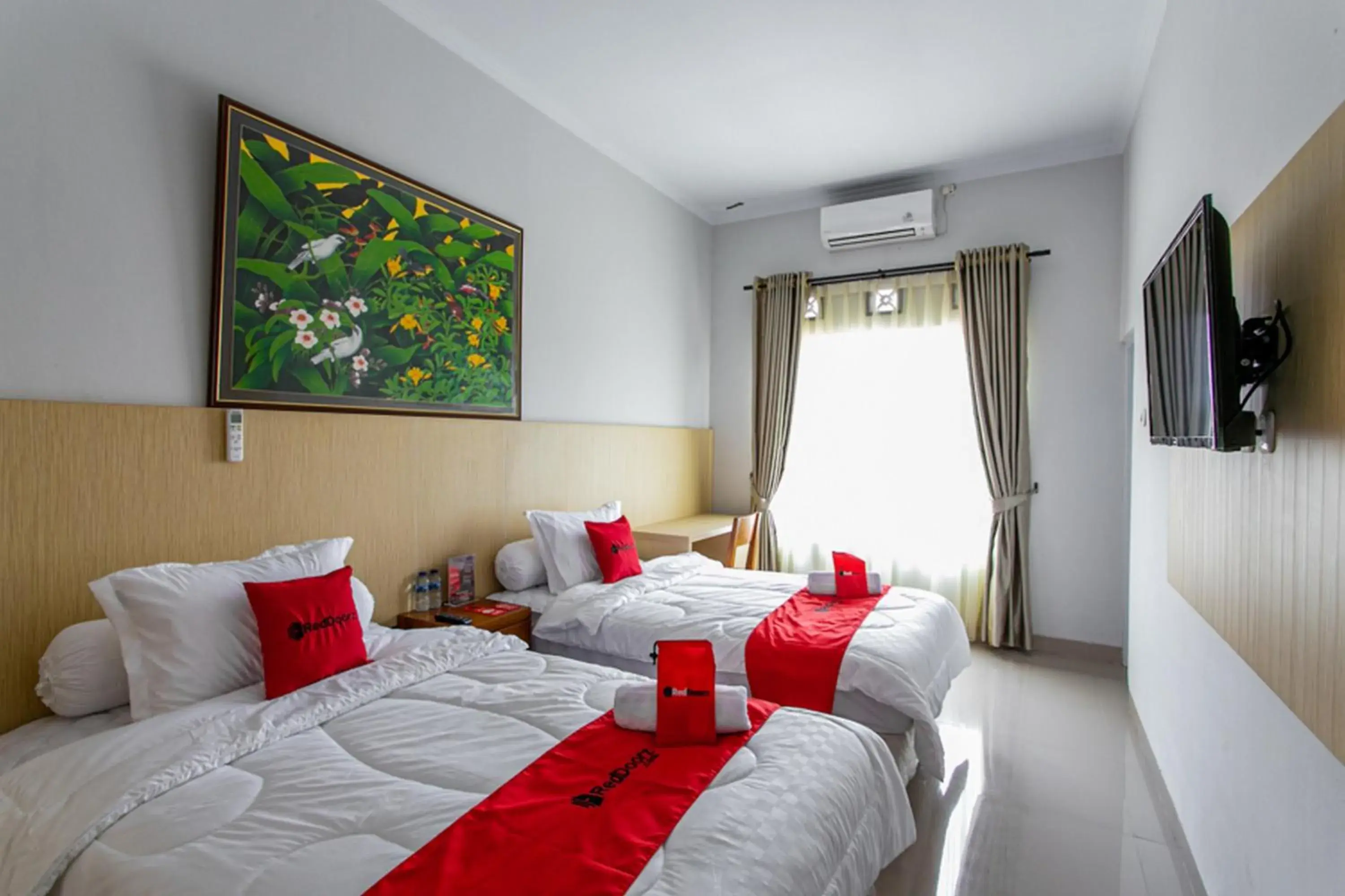 Bedroom, Bed in RedDoorz near Universitas Muhammadiyah Yogyakarta Bedroom, Bed in RedDoorz near Universitas Muhammadiyah Yogyakarta