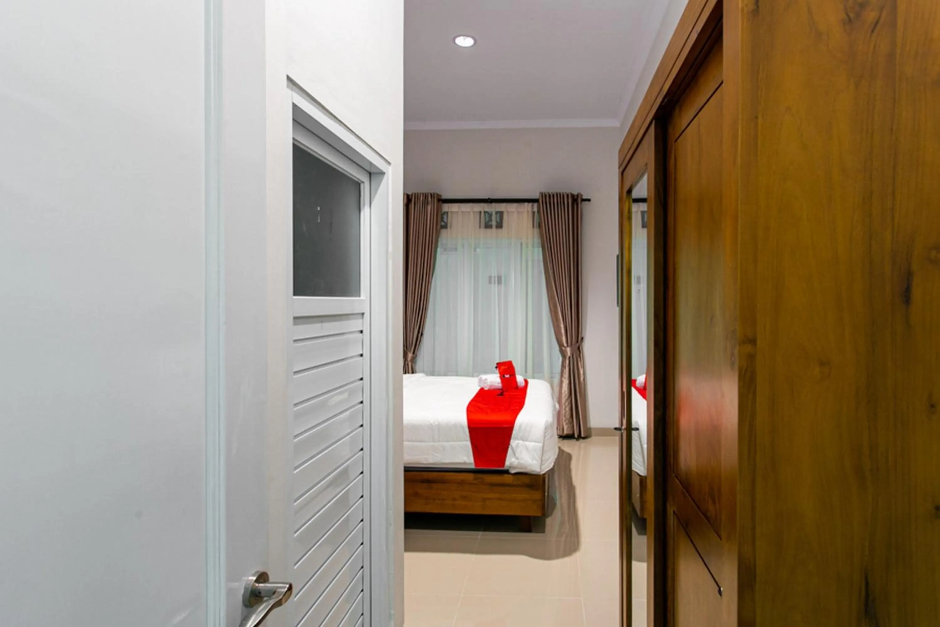 Bathroom in RedDoorz near Universitas Muhammadiyah Yogyakarta