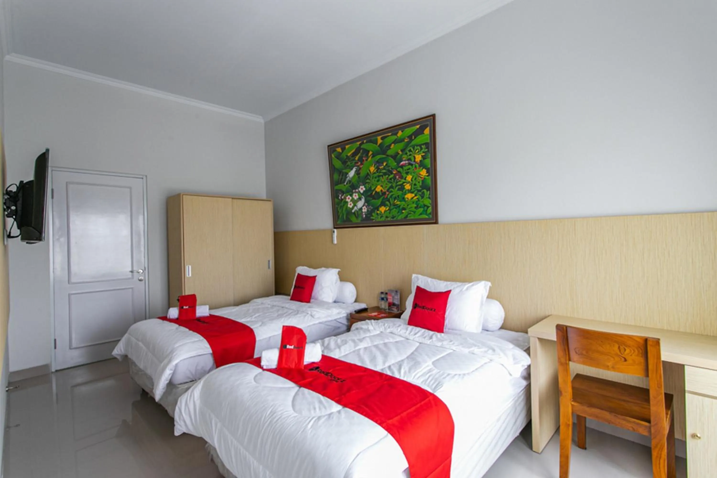 Bed in RedDoorz near Universitas Muhammadiyah Yogyakarta