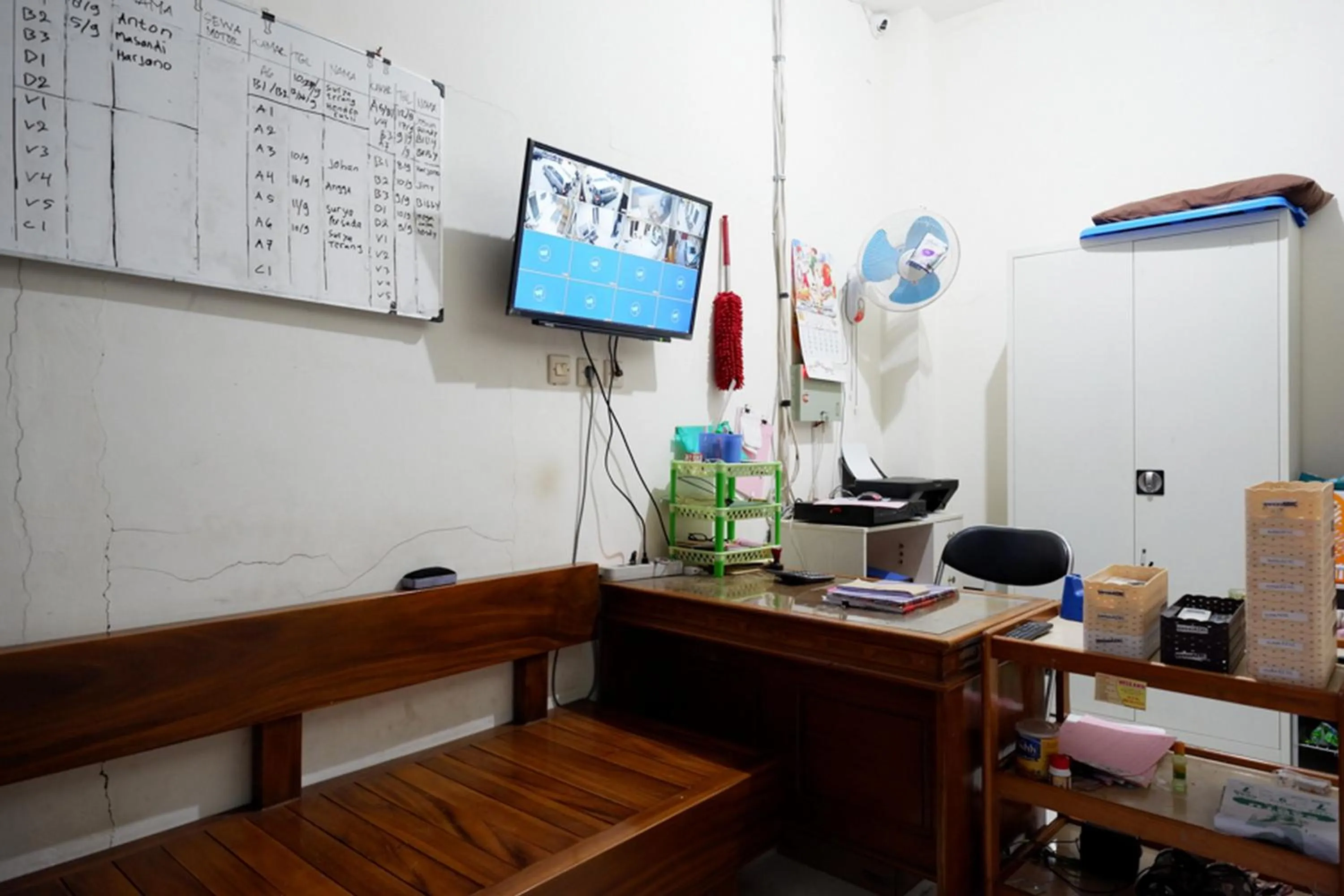 Lobby or reception in RedDoorz near Living Plaza Purwokerto