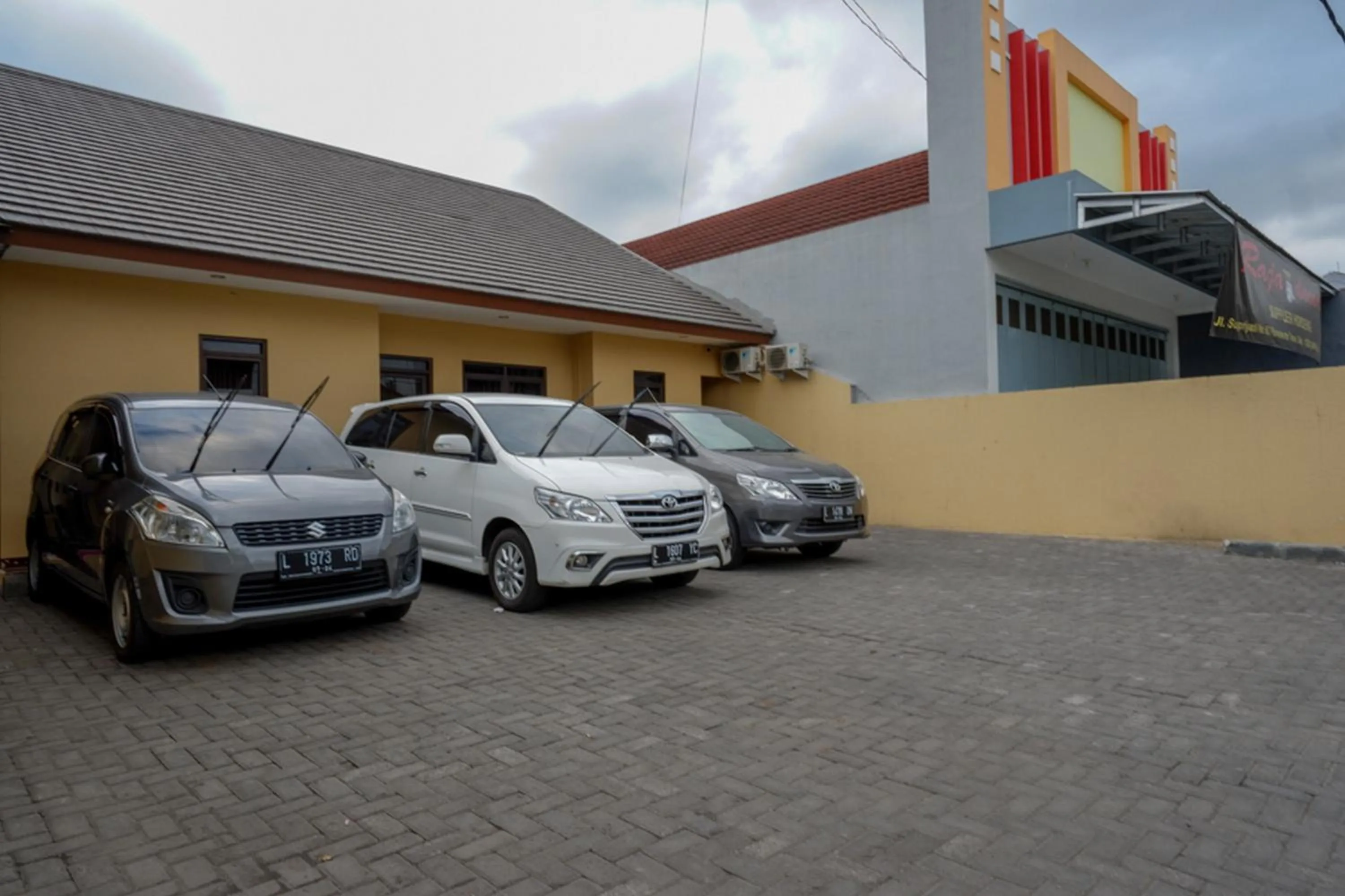 Property building in RedDoorz near Living Plaza Purwokerto