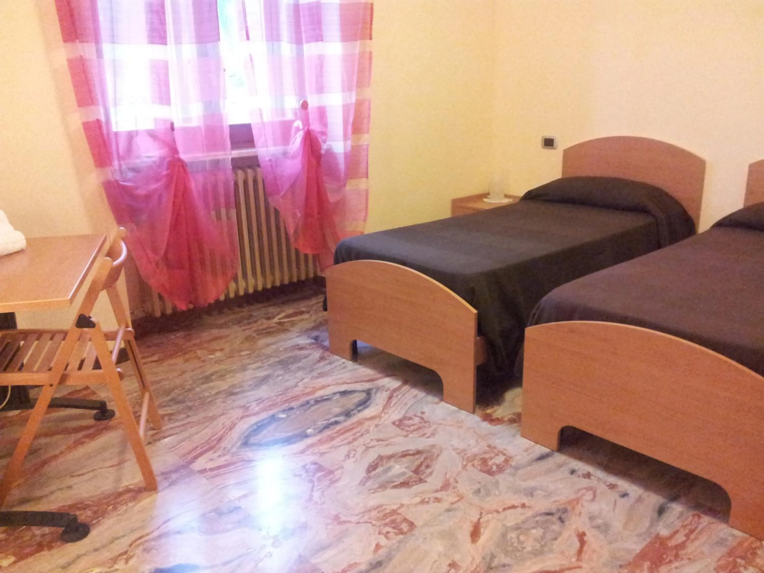 Photo of the whole room, Bed in B&B L'Aquila