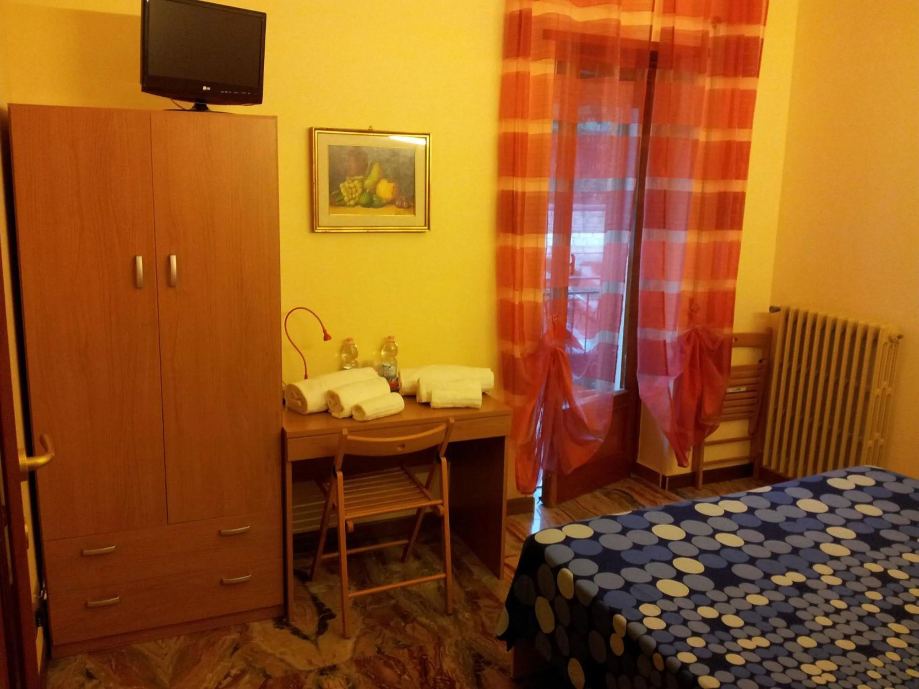 Photo of the whole room, Bed in B&B L'Aquila