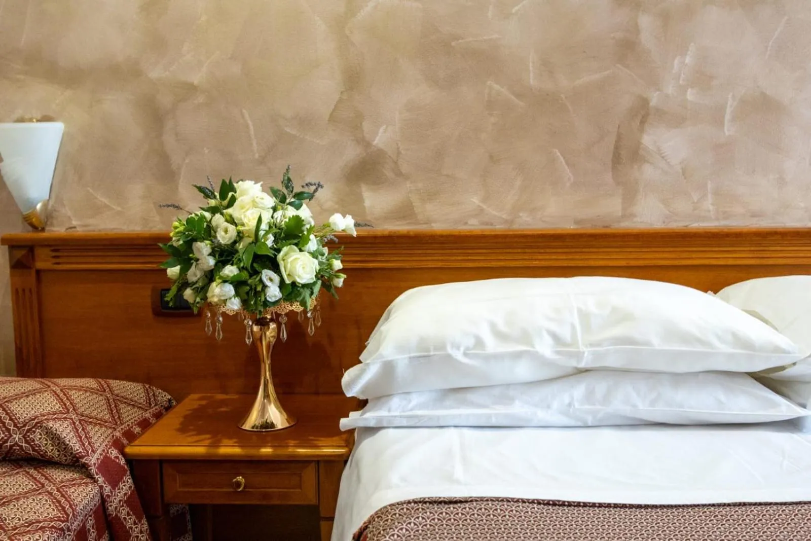 Photo of the whole room, Bed in Hotel La Grotte