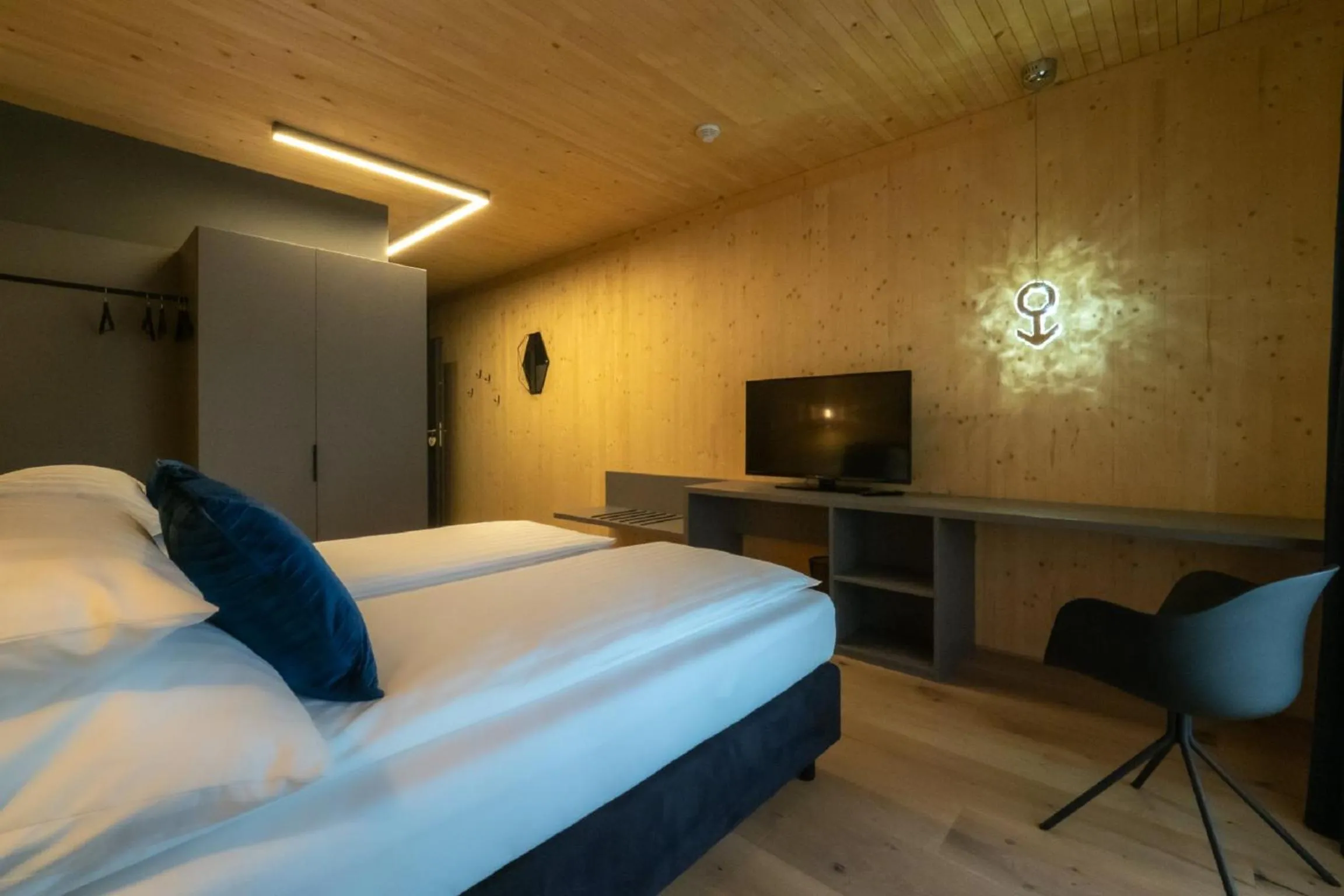 TV and multimedia, Bed in GästeHAUS & HOFladen Familie Öllerer