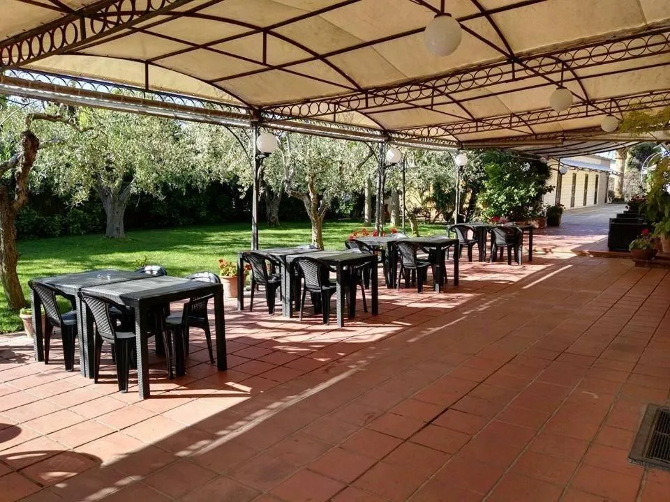 Restaurant/places to eat in Albergo Conca D'Oro