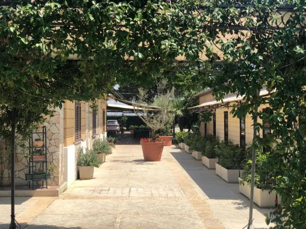 Twin Room in Albergo Conca D'Oro Twin Room in Albergo Conca D'Oro