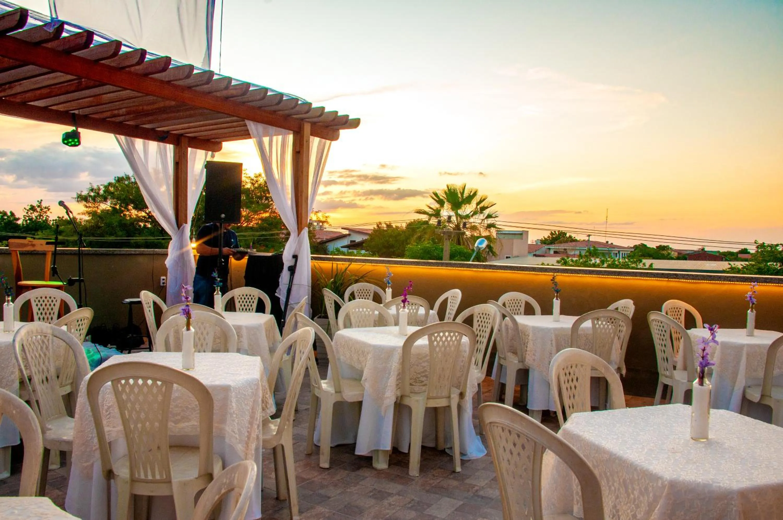 Restaurant/places to eat in Murano Center Hotel